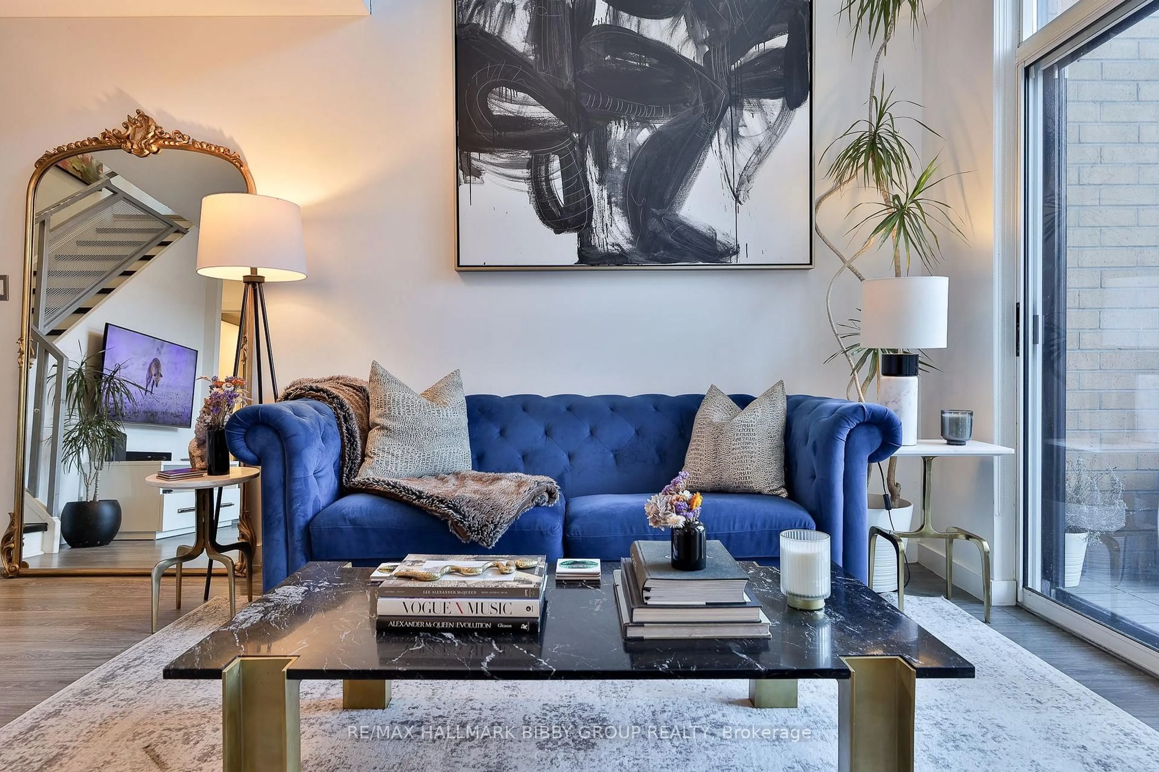 Living room with furniture, unknown for 800 King St #215, Toronto Ontario M5V 3M7