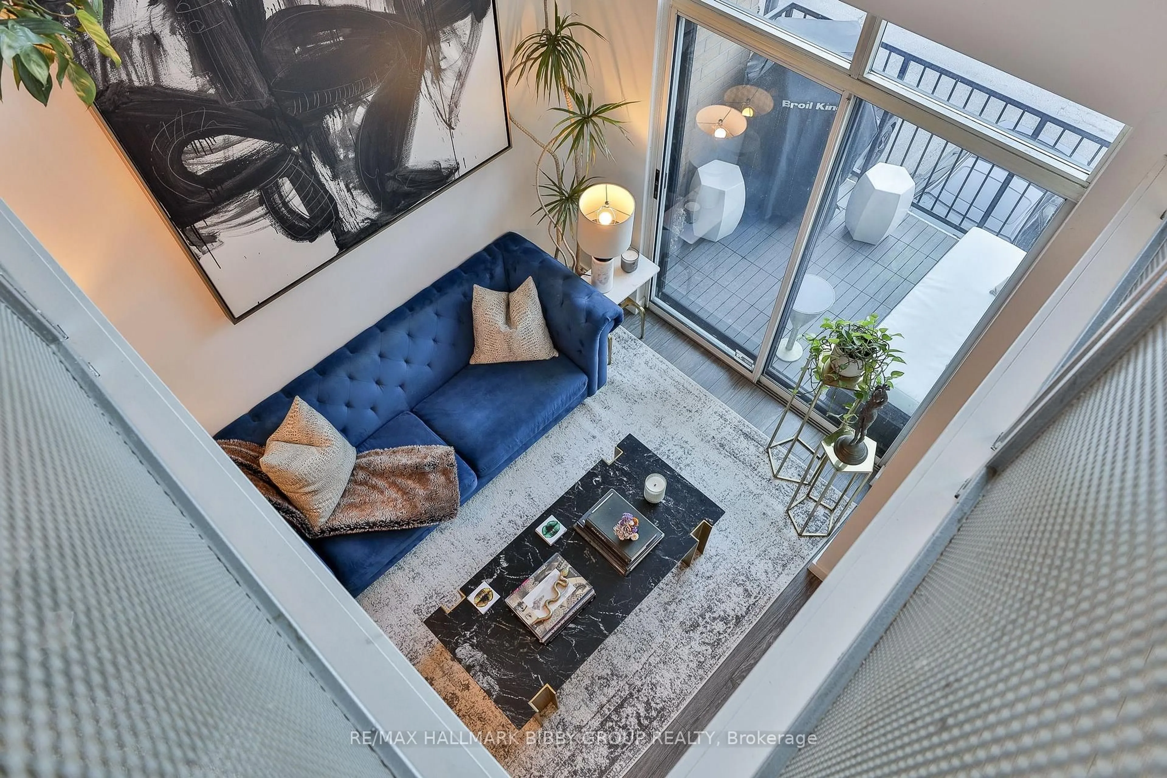 Living room with furniture, unknown for 800 King St #215, Toronto Ontario M5V 3M7