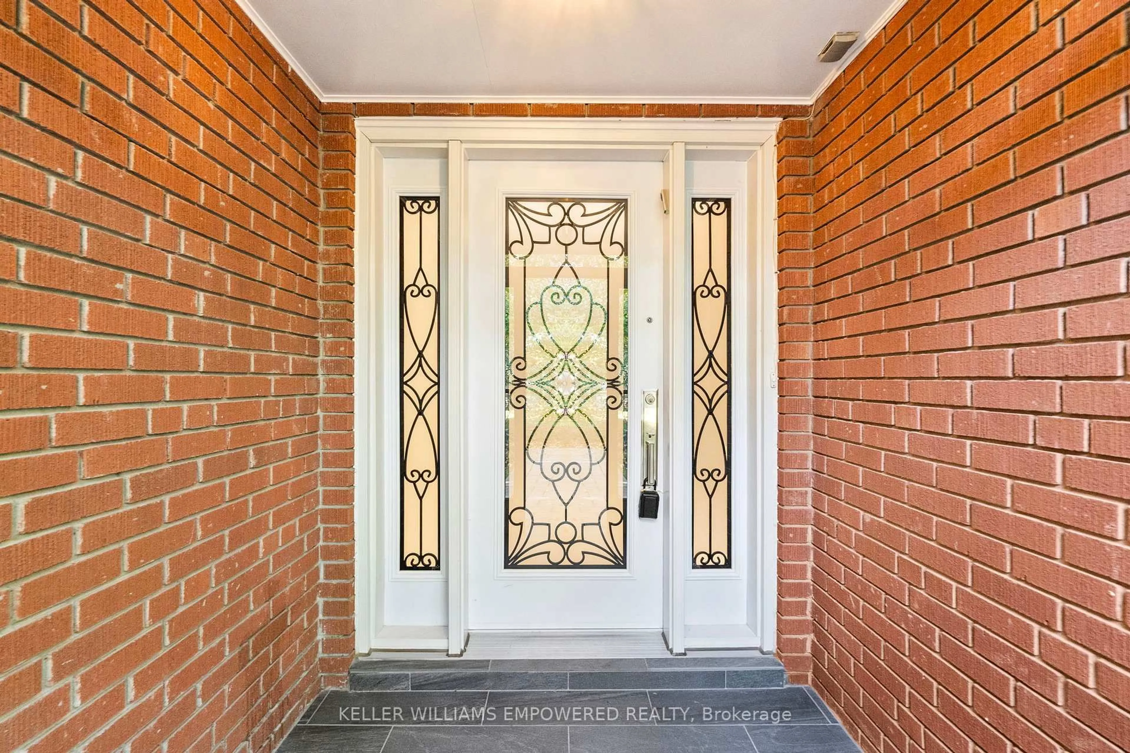 Indoor entryway for 57 Tobruk Cres, Toronto Ontario M2M 3B5