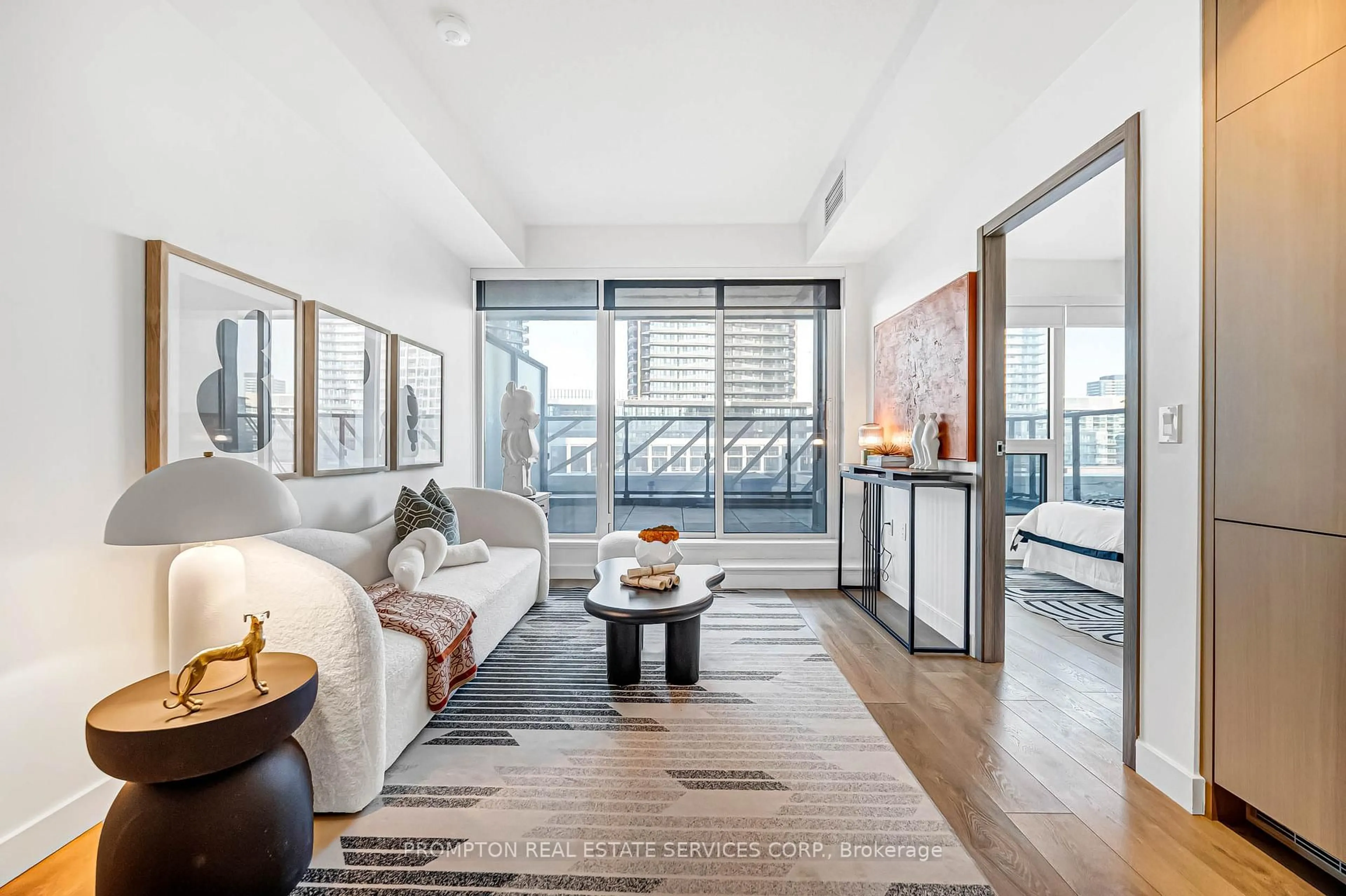 Living room with furniture, unknown for 95 Mcmahon Dr #611, Toronto Ontario M2K 0H1