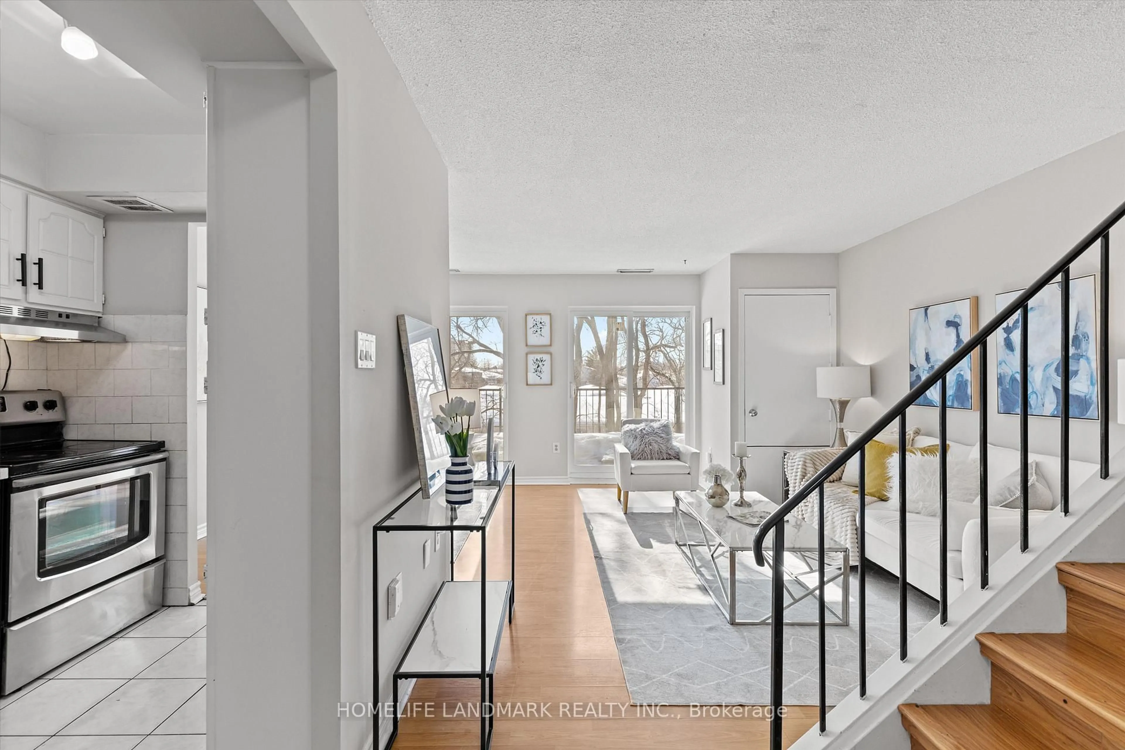 Indoor entryway for 165 Cherokee Blvd #290, Toronto Ontario M2J 4T7