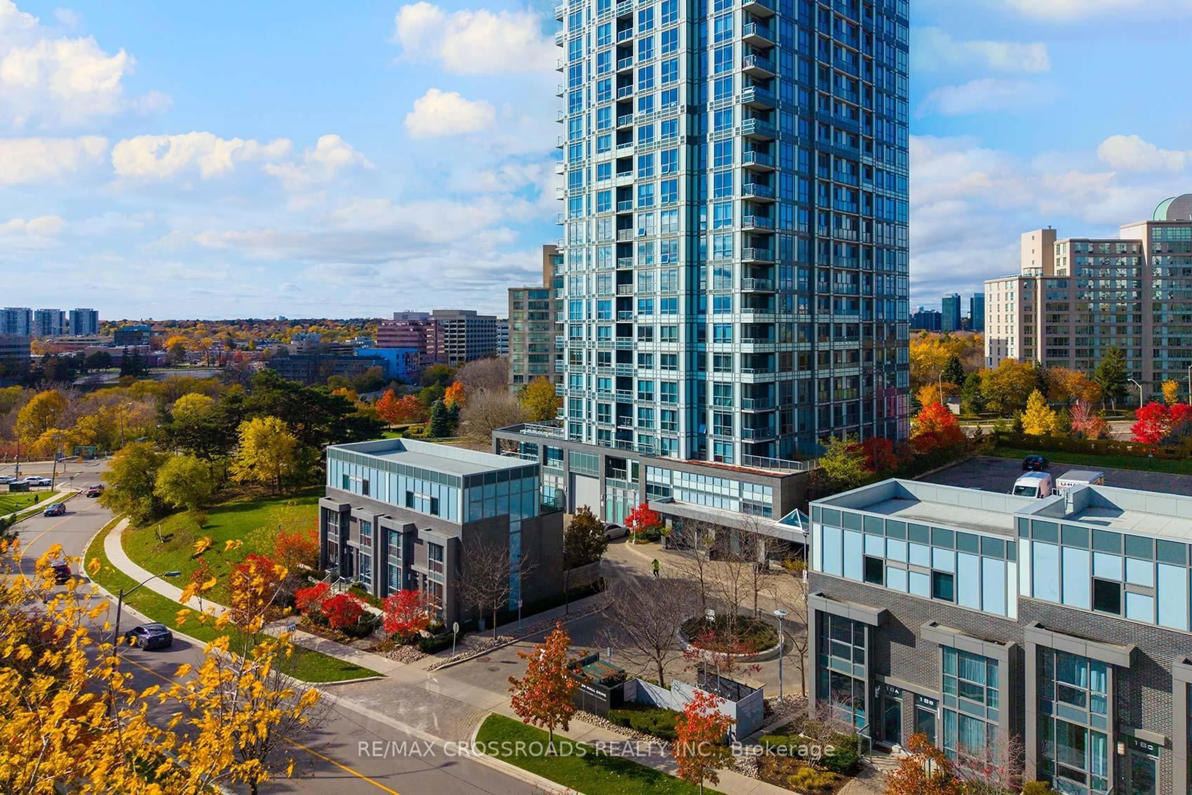 A pic from outside/outdoor area/front of a property/back of a property/a pic from drone, city buildings view from balcony for 18 Graydon Hall Dr #601, Toronto Ontario M3A 0A4