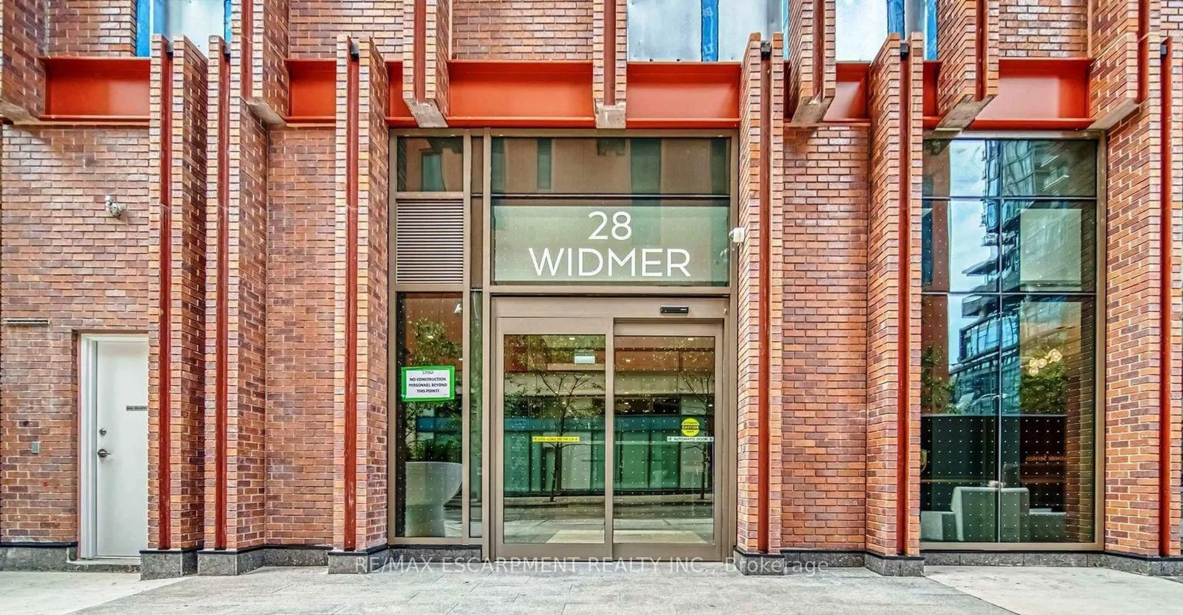 Indoor foyer for 28 Widmer St #4021, Toronto Ontario M5V 0T2