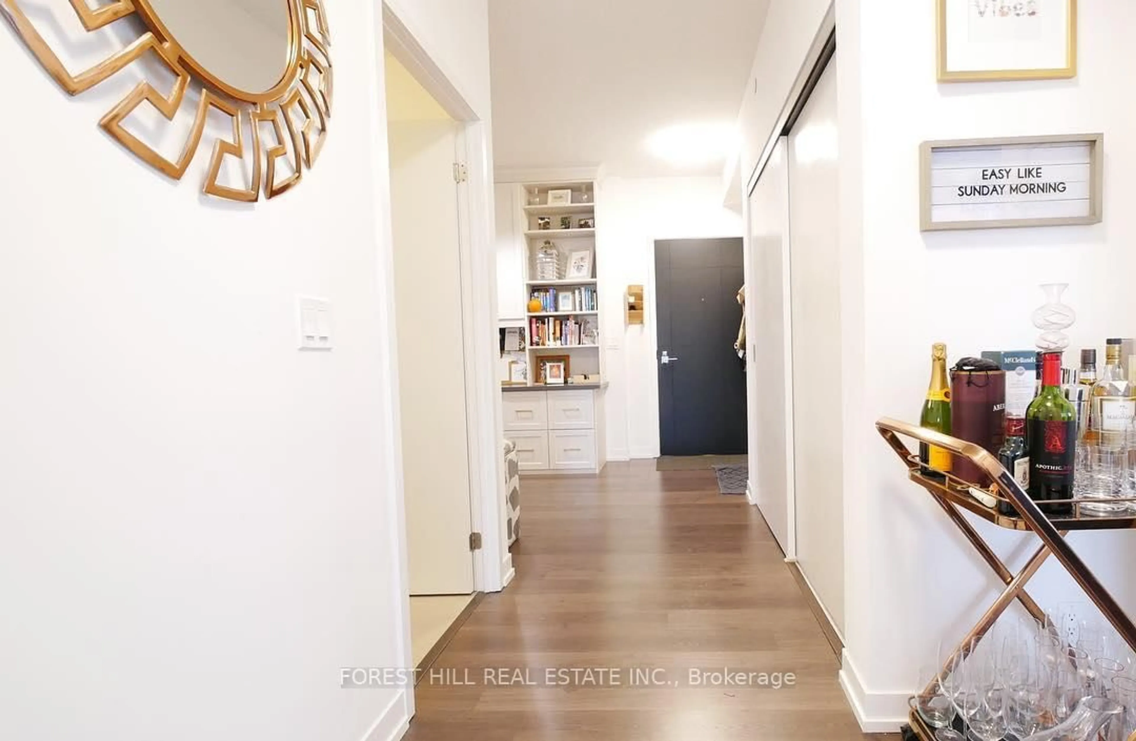 Indoor entryway for 89 DUNFIELD Ave #910, Toronto Ontario M4S 0A4