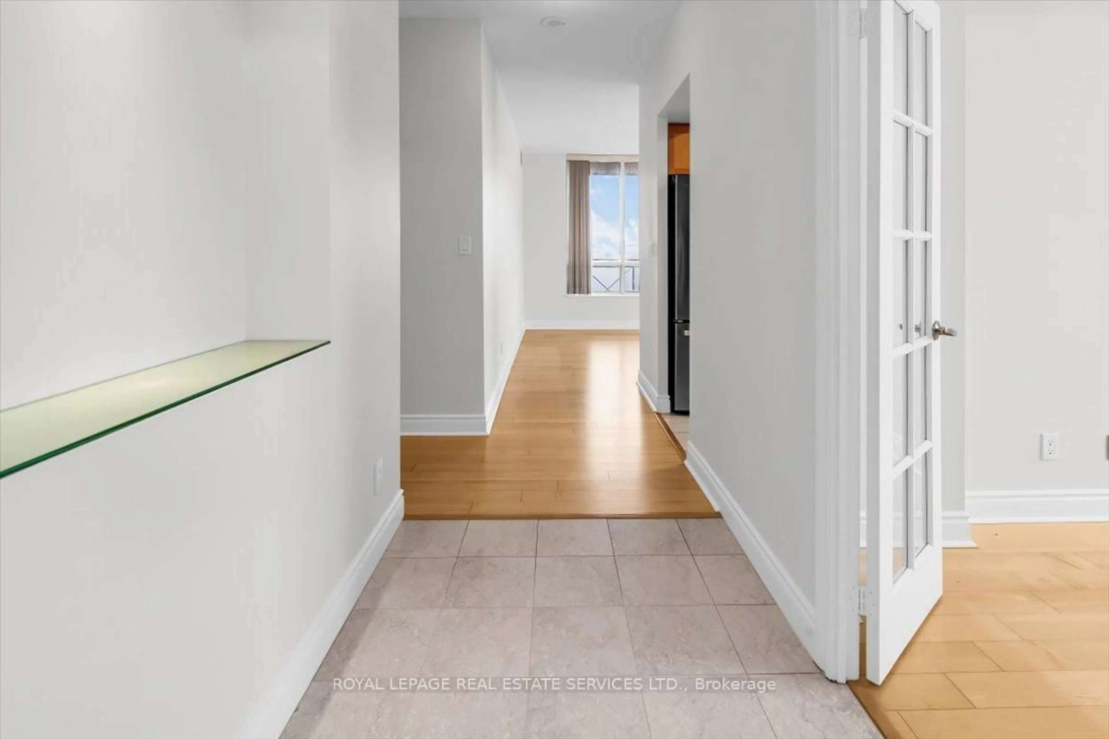 Indoor entryway for 1105 Leslie St #906, Toronto Ontario M3C 4G9