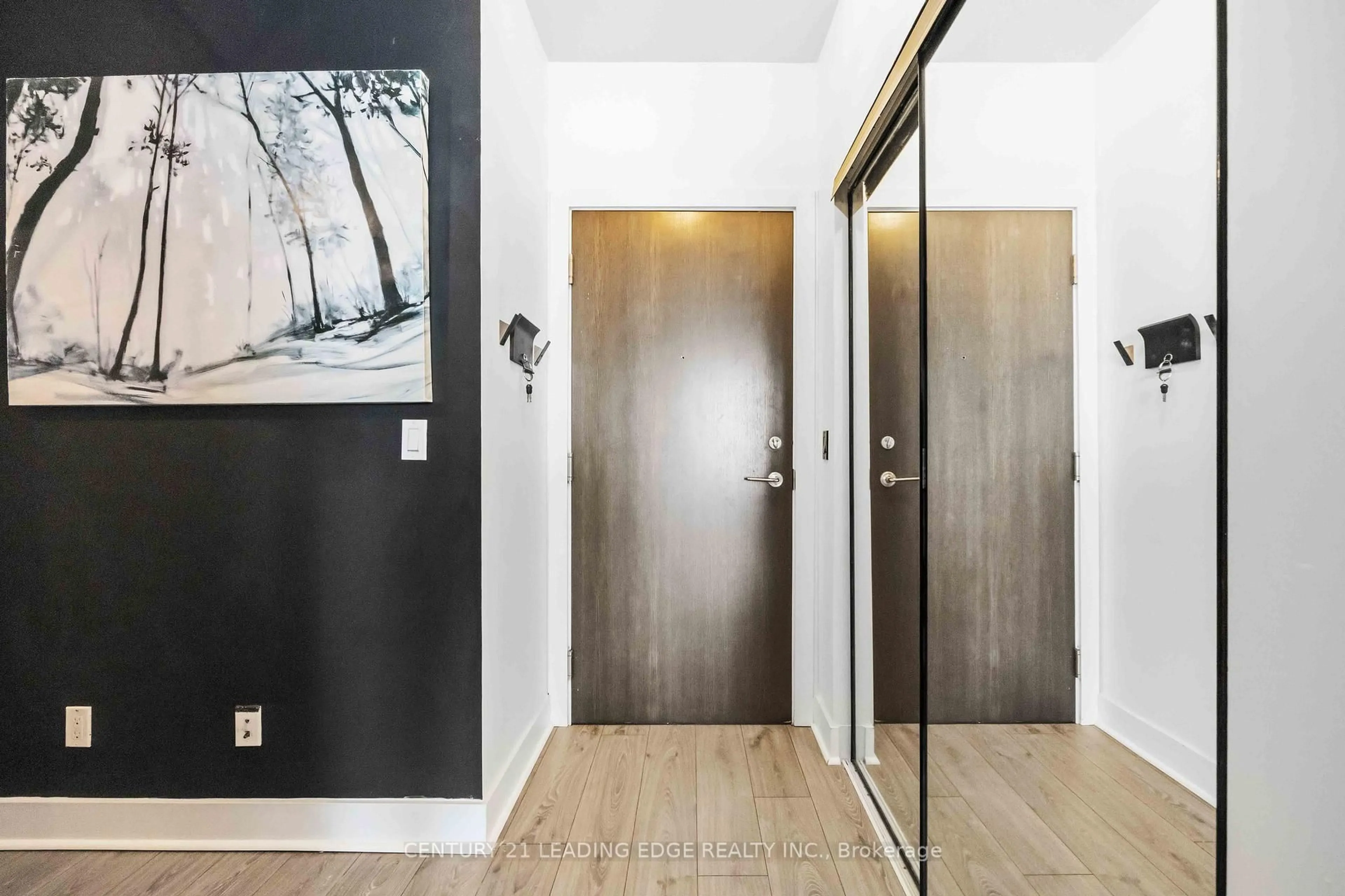 Indoor entryway for 28 Linden St #2203, Toronto Ontario M4Y 0A4