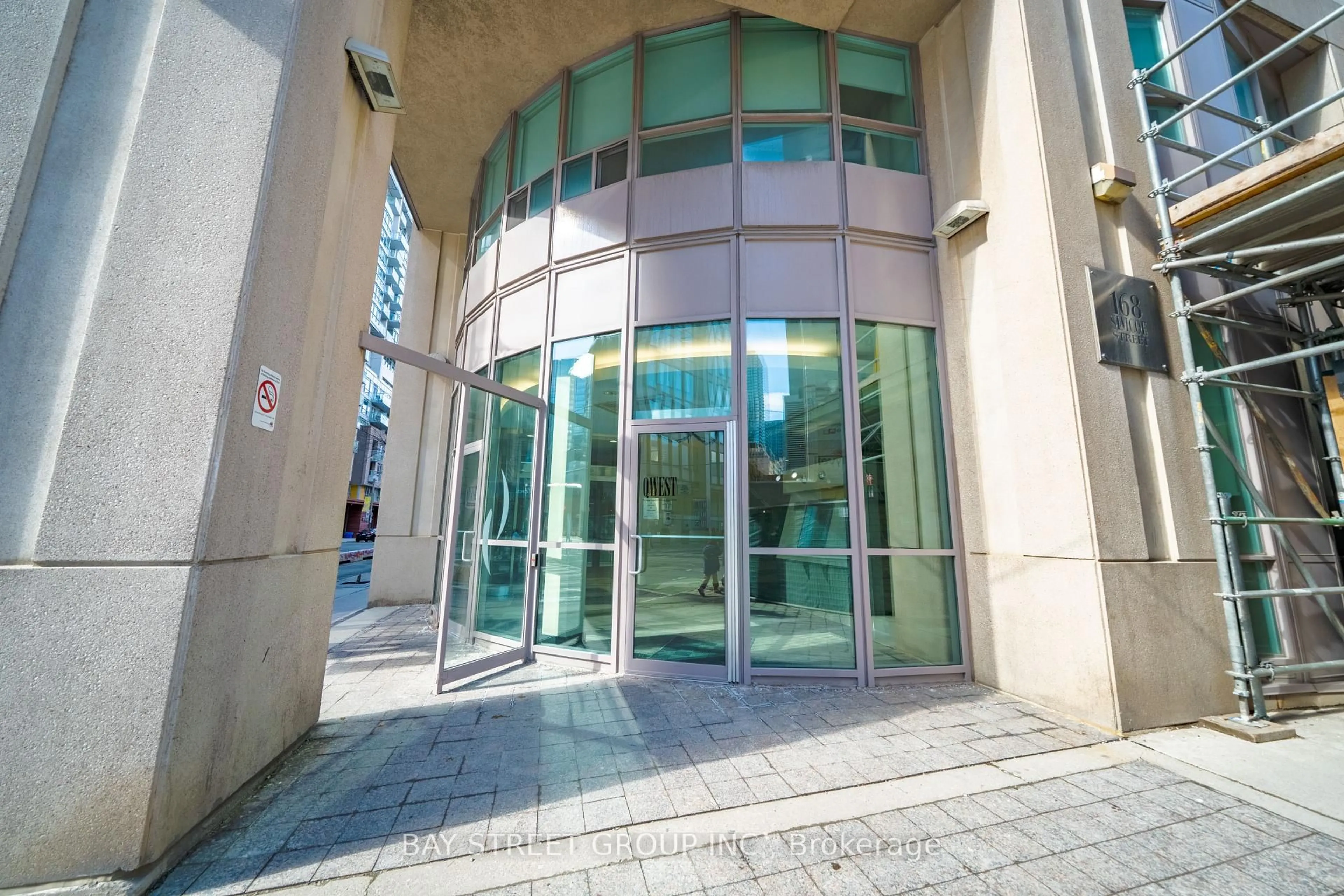 Indoor foyer for 168 Simcoe St #1221, Toronto Ontario M5H 4C9