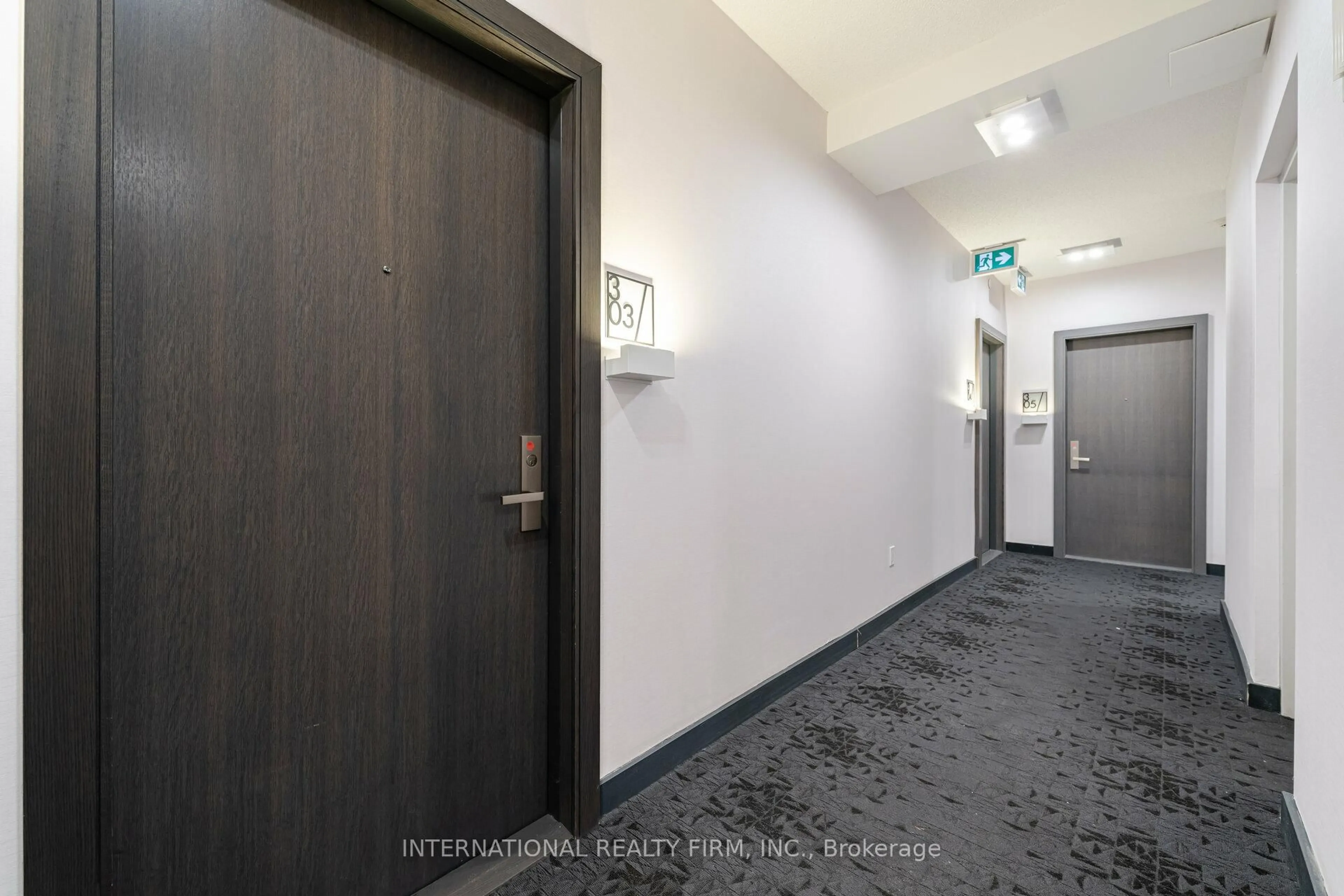 Indoor foyer for 52 Forest Manor Rd #303, Toronto Ontario M2J 0E2