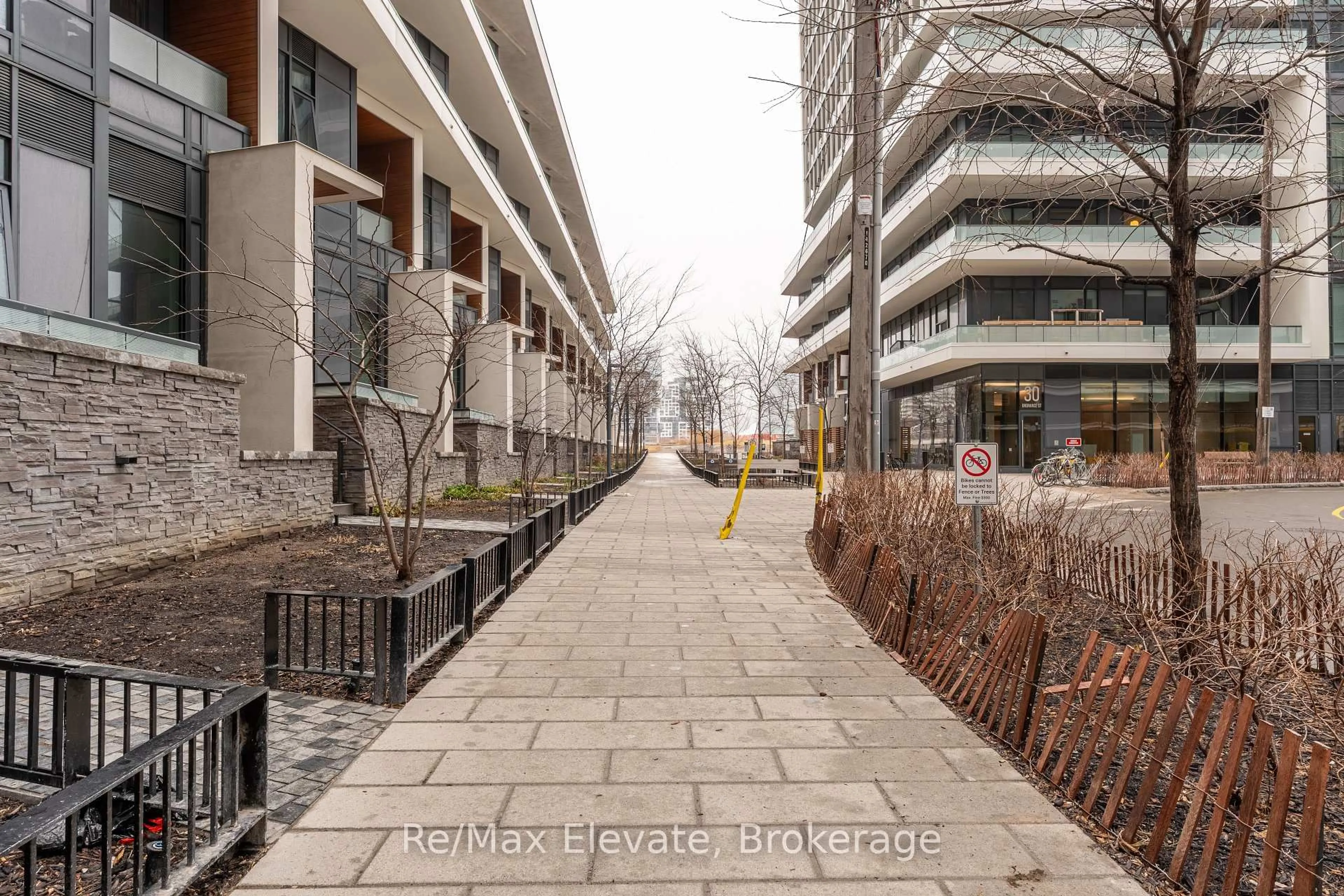 Patio, street for 50 Ordnance St #3107, Toronto Ontario M6K 0C9