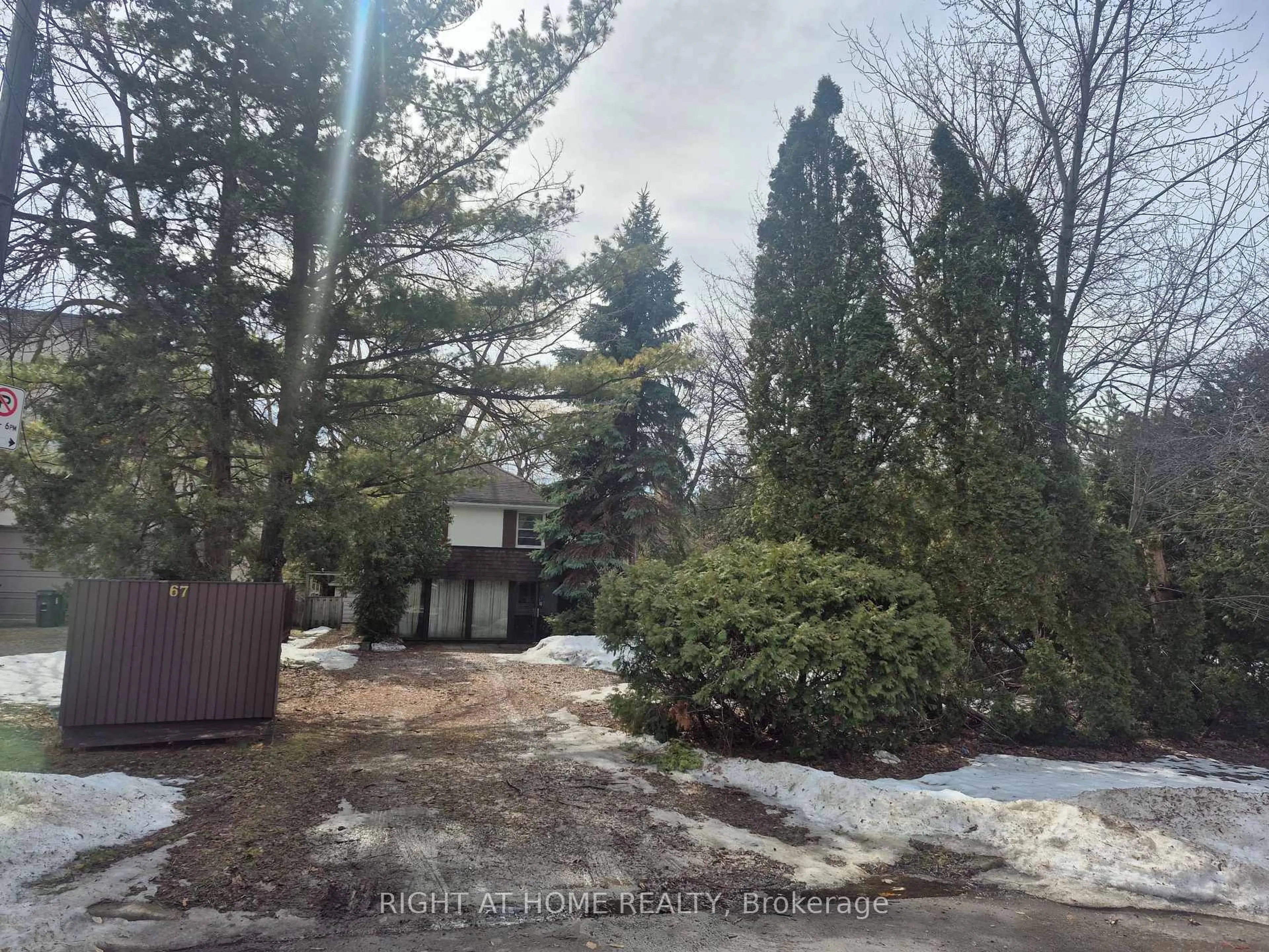 A pic from outside/outdoor area/front of a property/back of a property/a pic from drone, unknown for 67 Truman Rd, Toronto Ontario M2L 2L7
