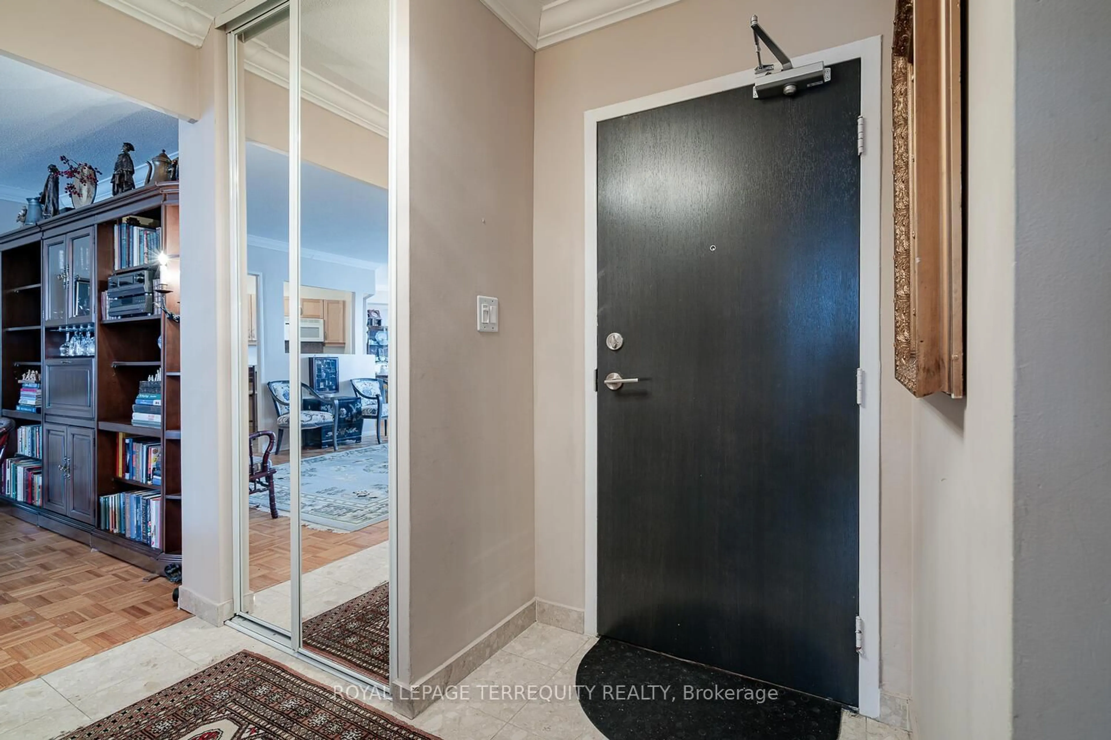 Indoor entryway for 15 Vicora Link Way #710, Toronto Ontario M3C 1A7