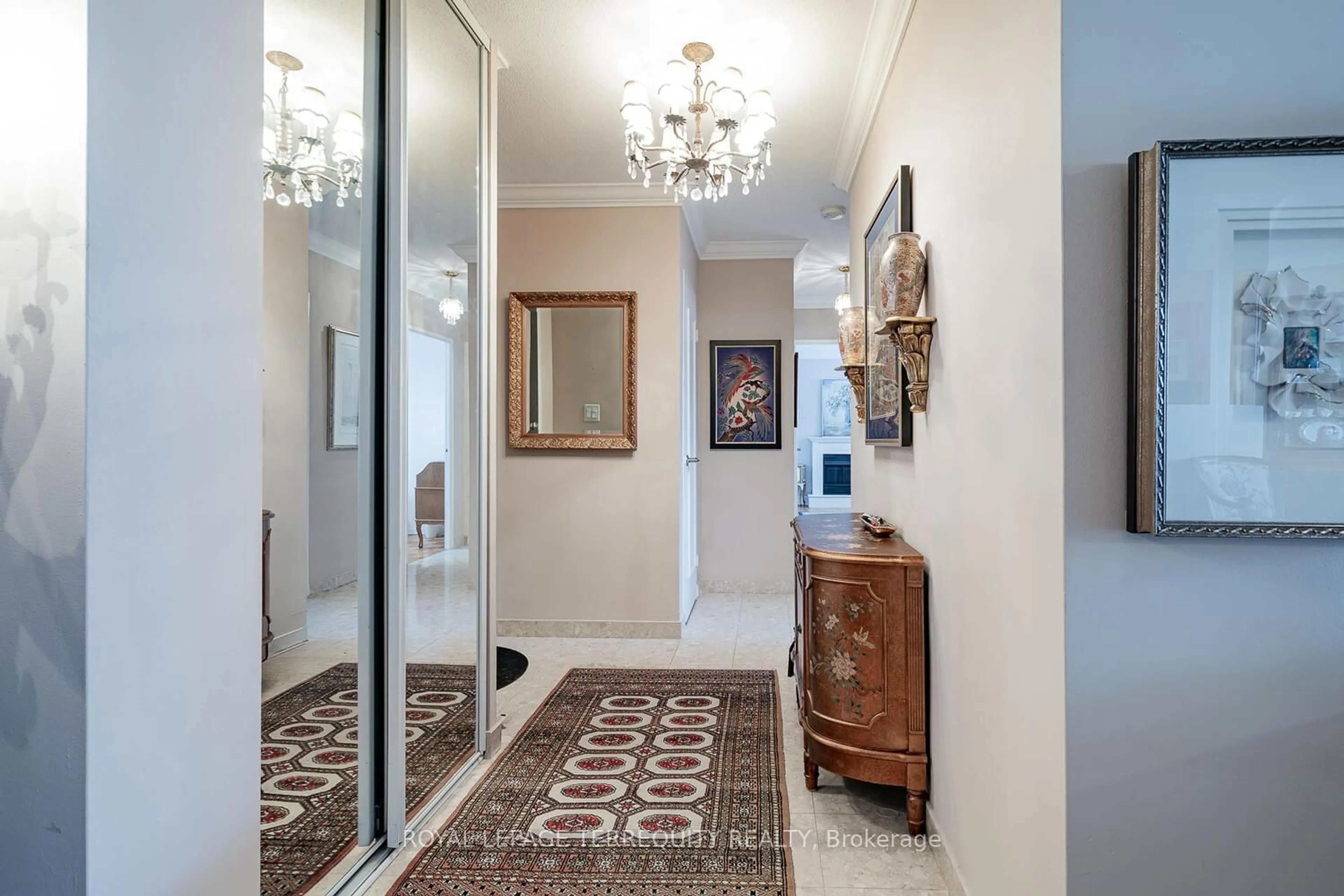 Indoor foyer for 15 Vicora Link Way #710, Toronto Ontario M3C 1A7