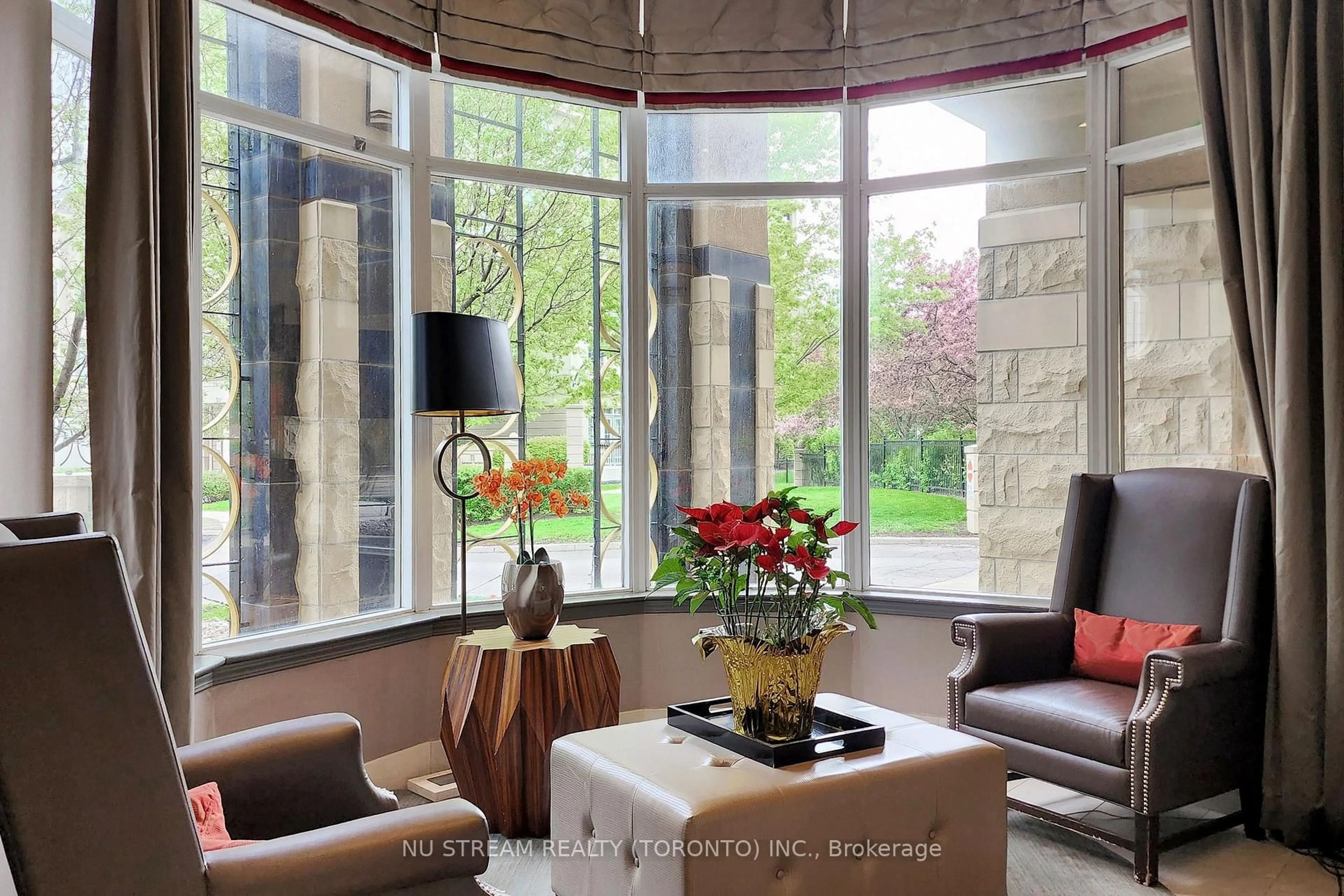 Indoor foyer for 18 Kenaston Gdns #611, Toronto Ontario M2K 3C7