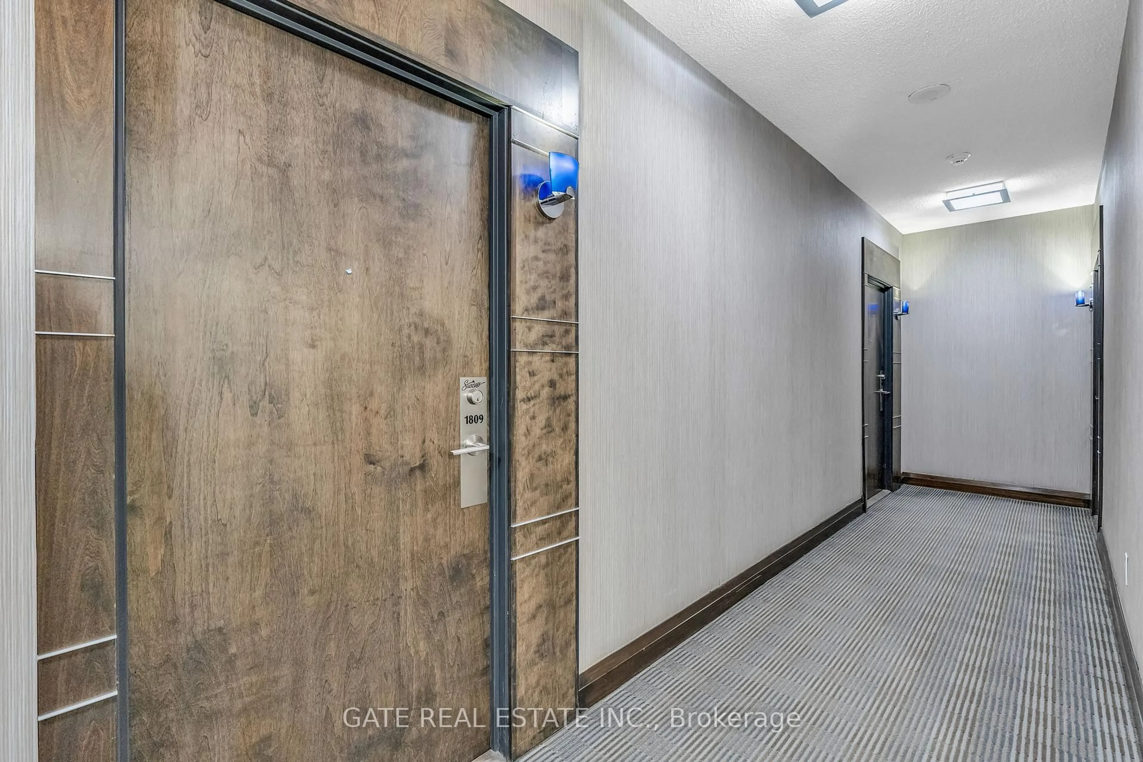 Indoor foyer for 18 Harbour St #1809, Toronto Ontario M5J 2Z6