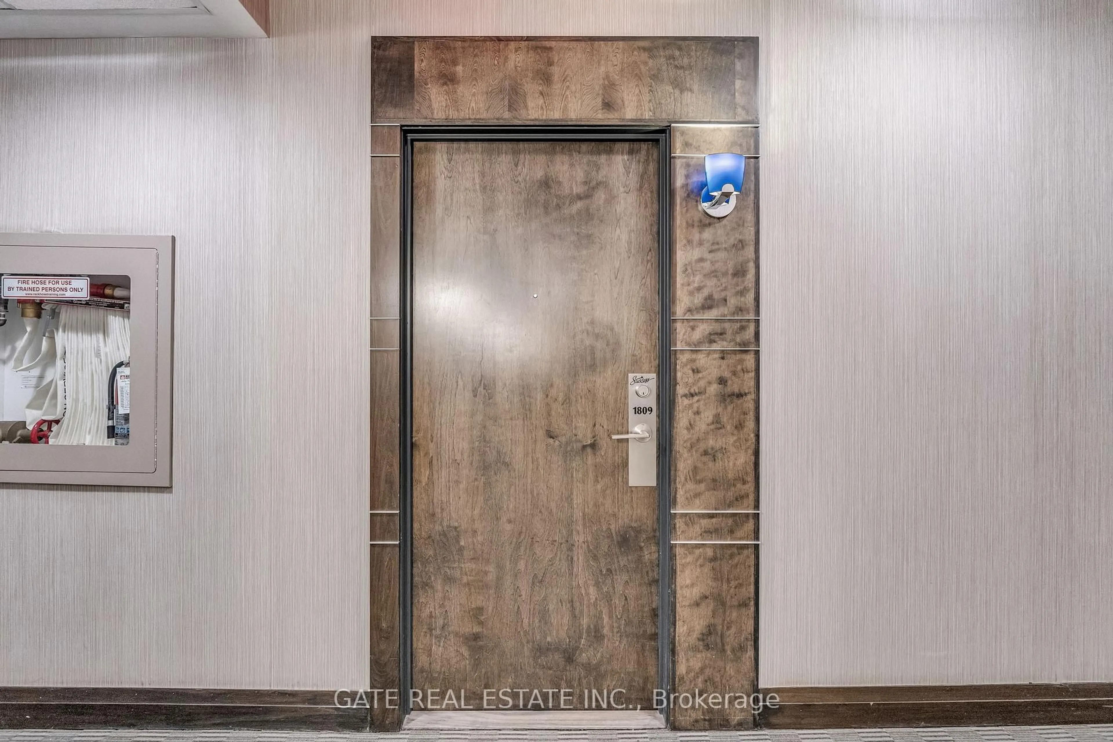 Indoor foyer for 18 Harbour St #1809, Toronto Ontario M5J 2Z6