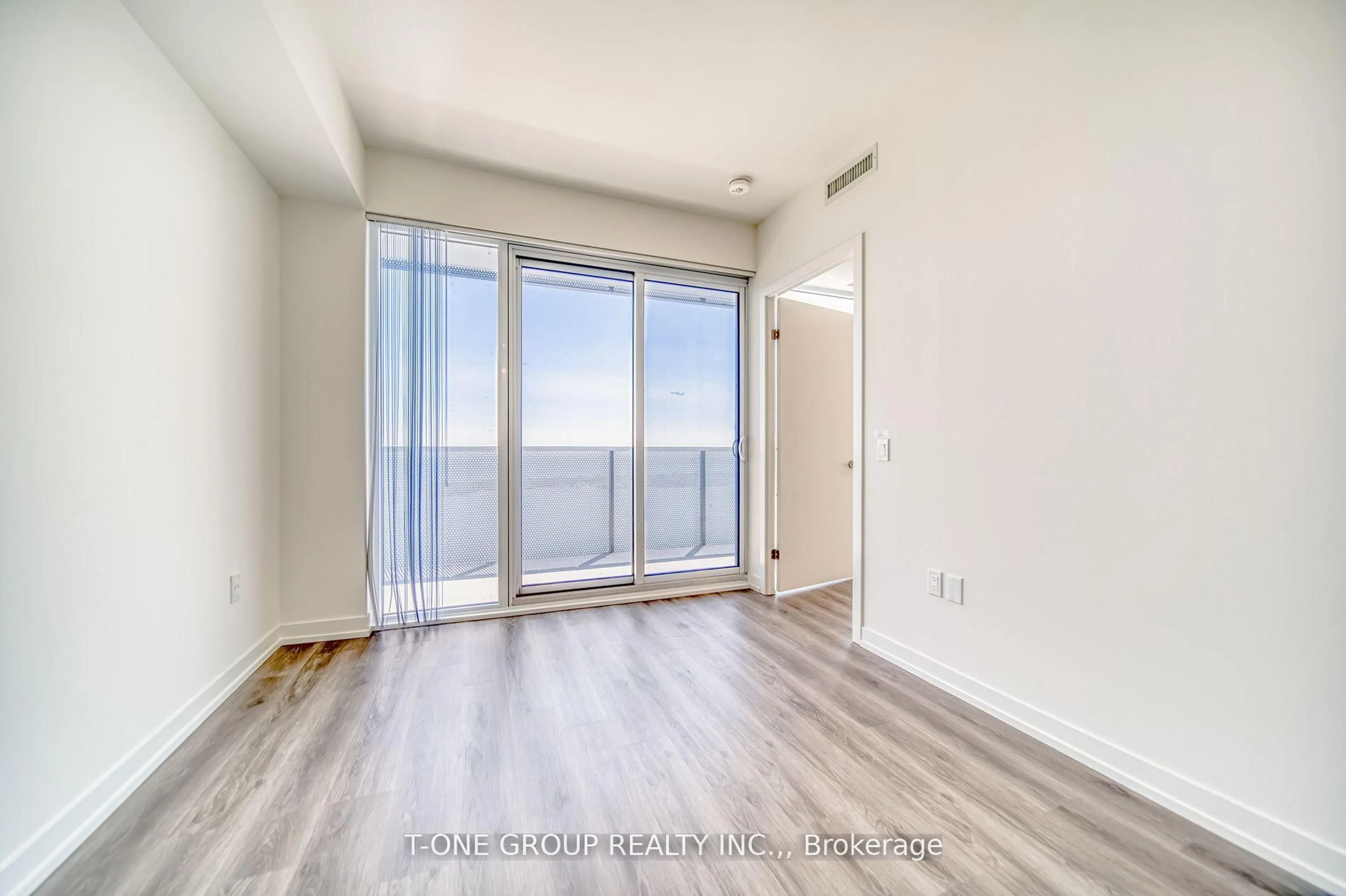 A pic of a room for 138 Downes St #6807, Toronto Ontario M5E 0E4