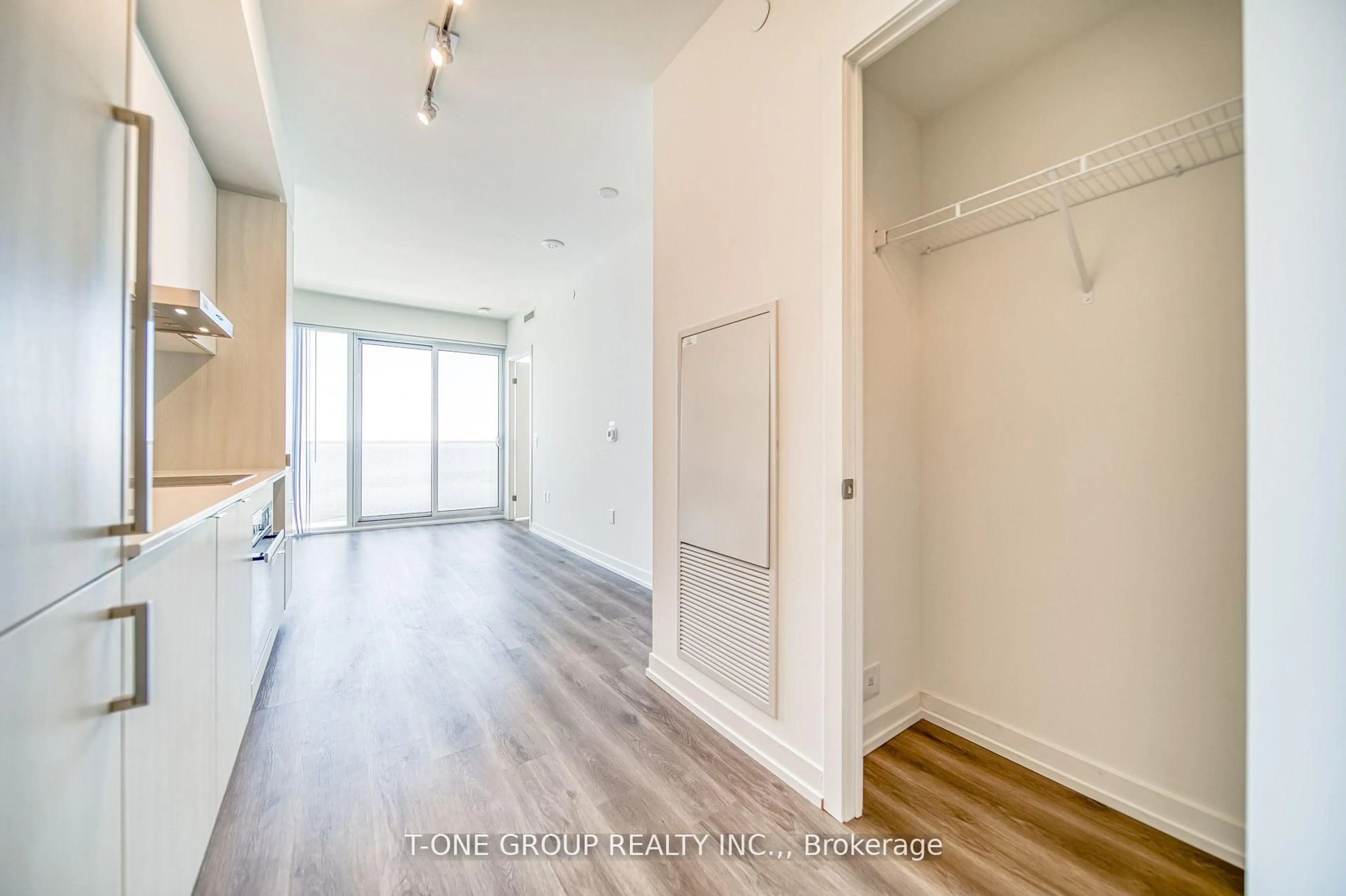Indoor entryway for 138 Downes St #6807, Toronto Ontario M5E 0E4