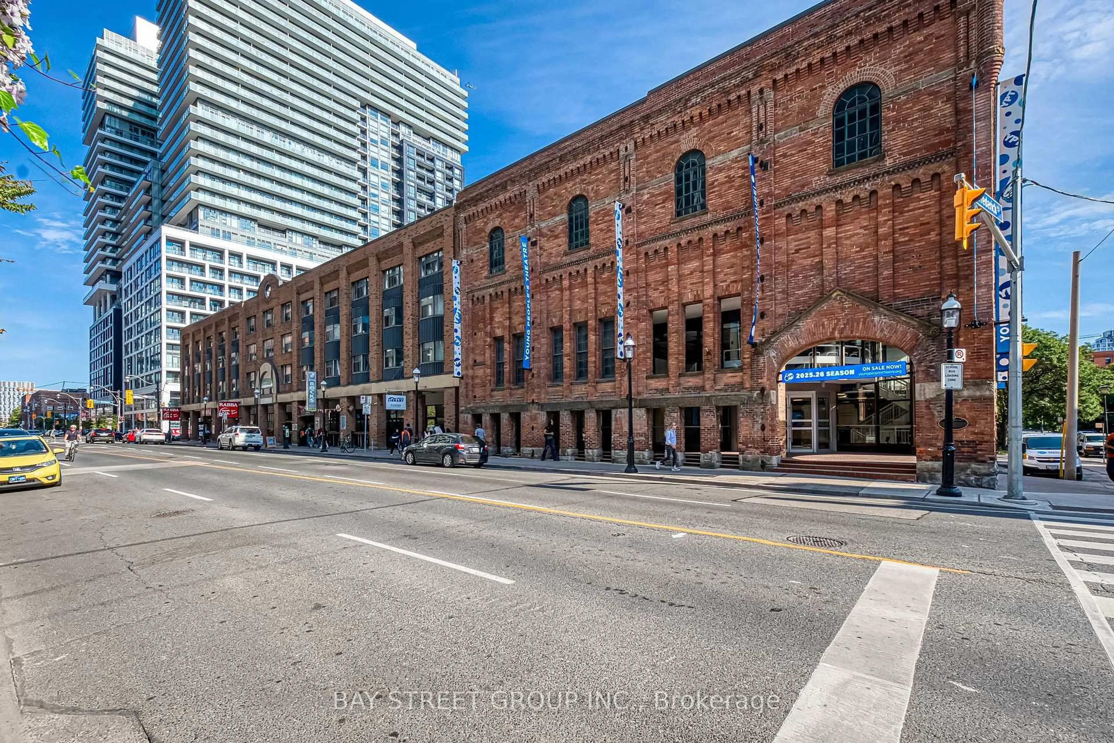 Patio, street for 158 FRONT St #210, Toronto Ontario M5A 0K9