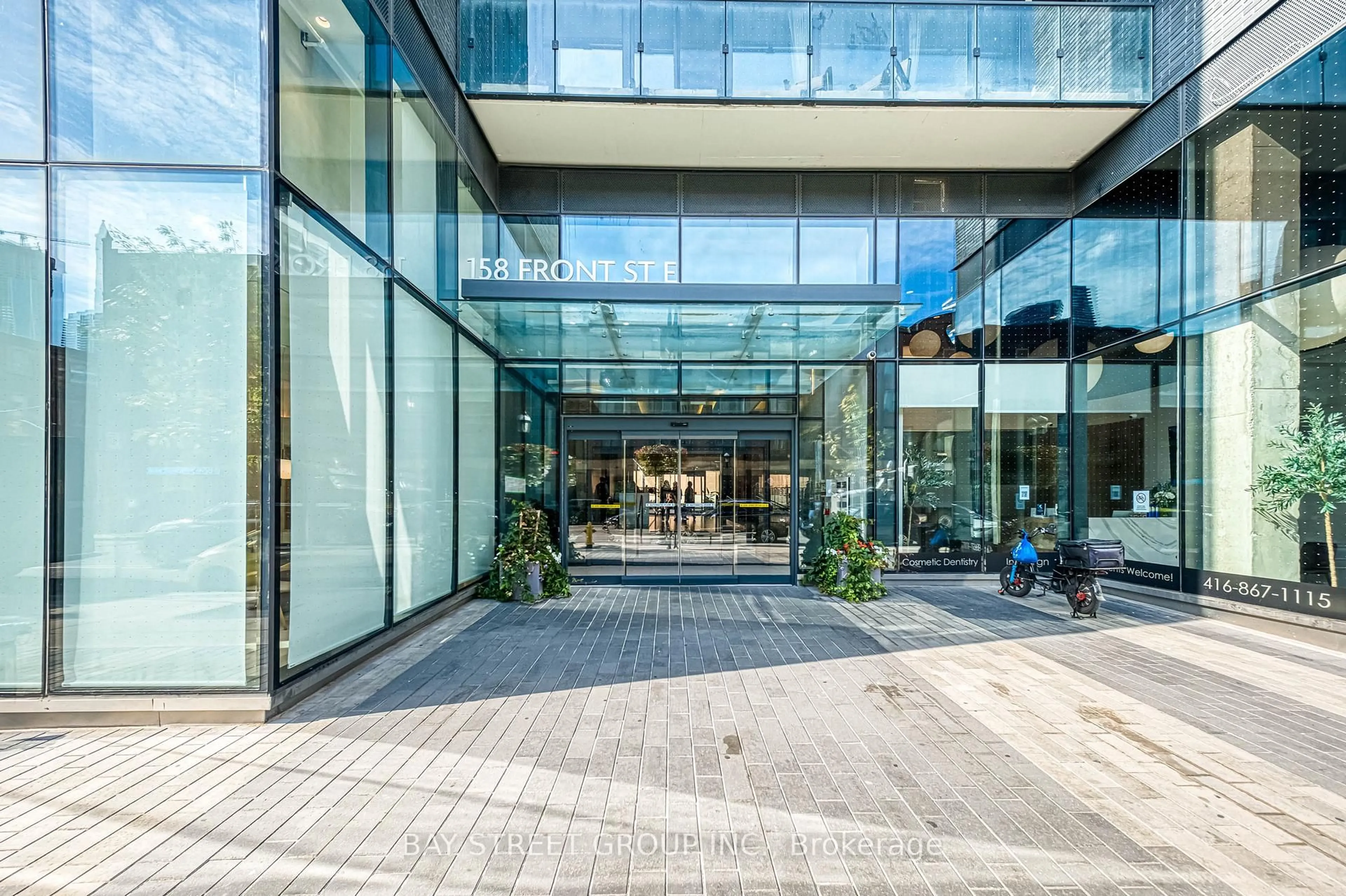 Indoor foyer for 158 FRONT St #210, Toronto Ontario M5A 0K9