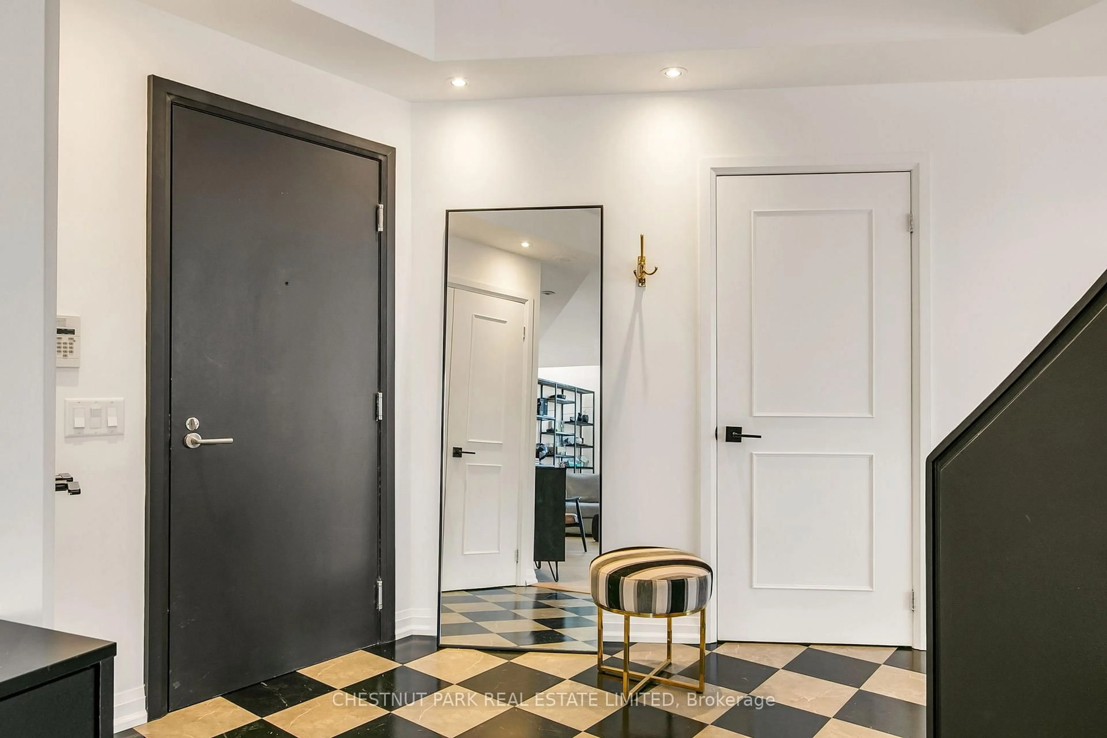 Indoor foyer for 3 Mcalpine St #PH 903, Toronto Ontario M5R 3T5