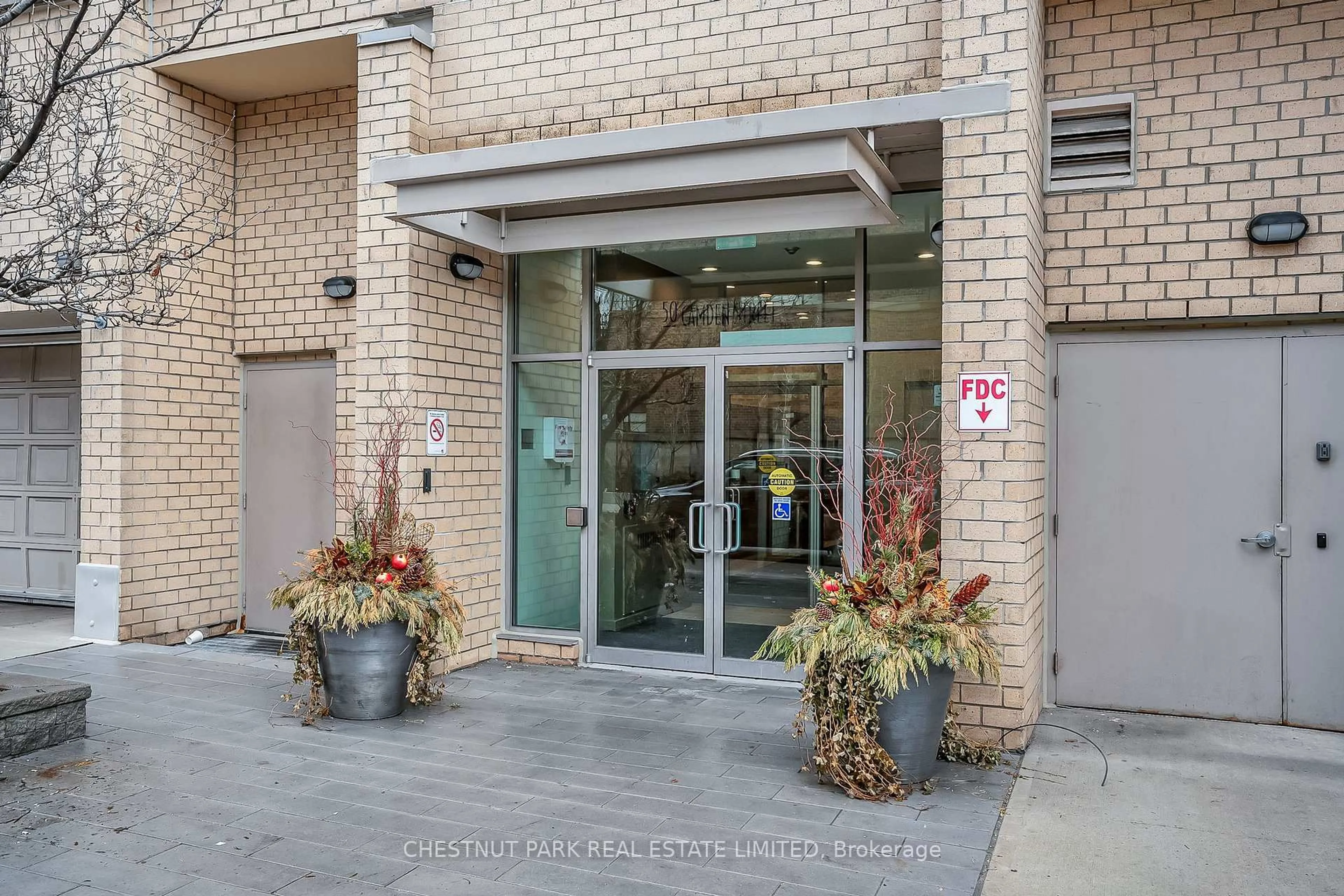 Indoor foyer for 50 Camden St #708, Toronto Ontario M5V 3N1