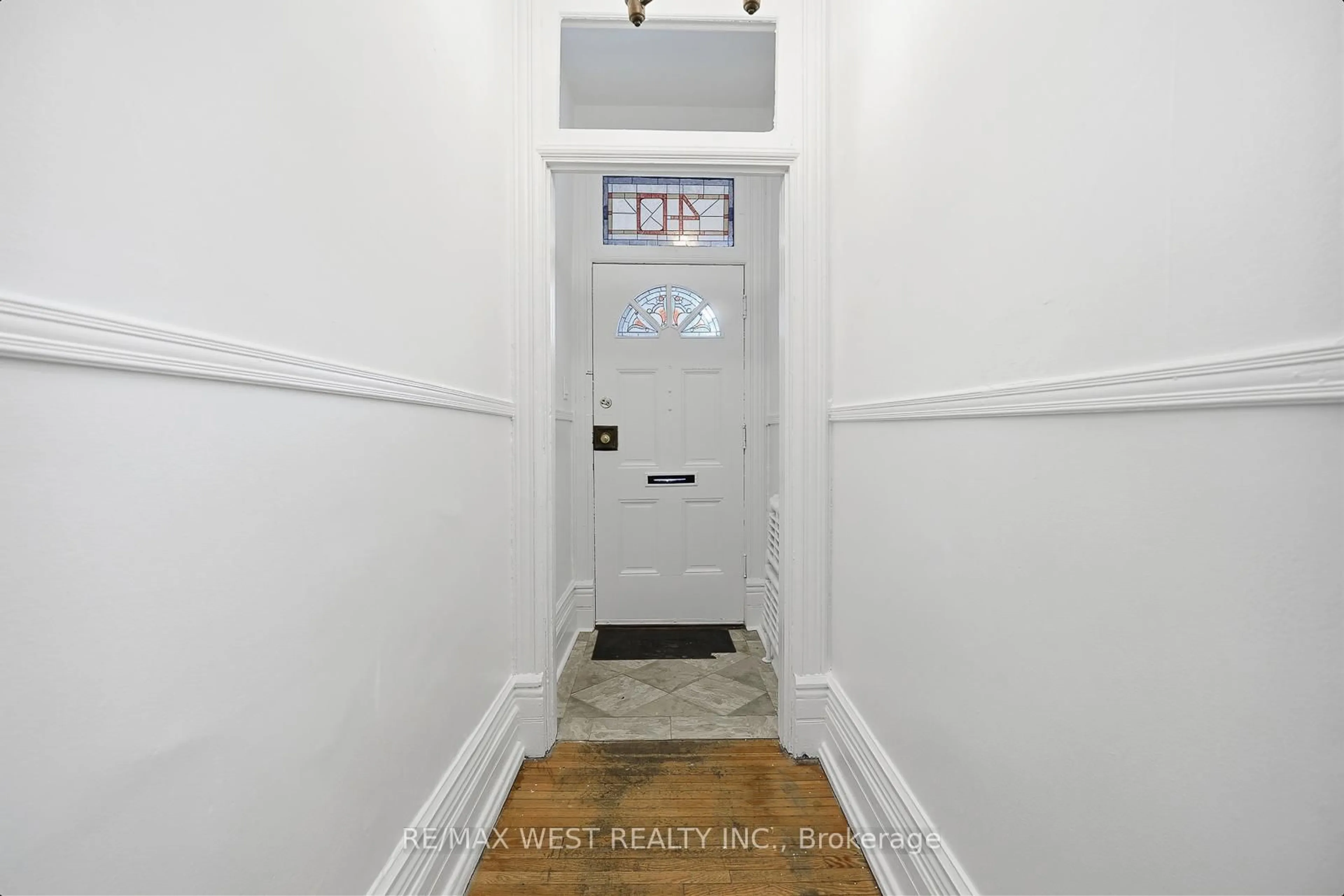 Indoor entryway for 40 River St, Toronto Ontario M5A 3N9
