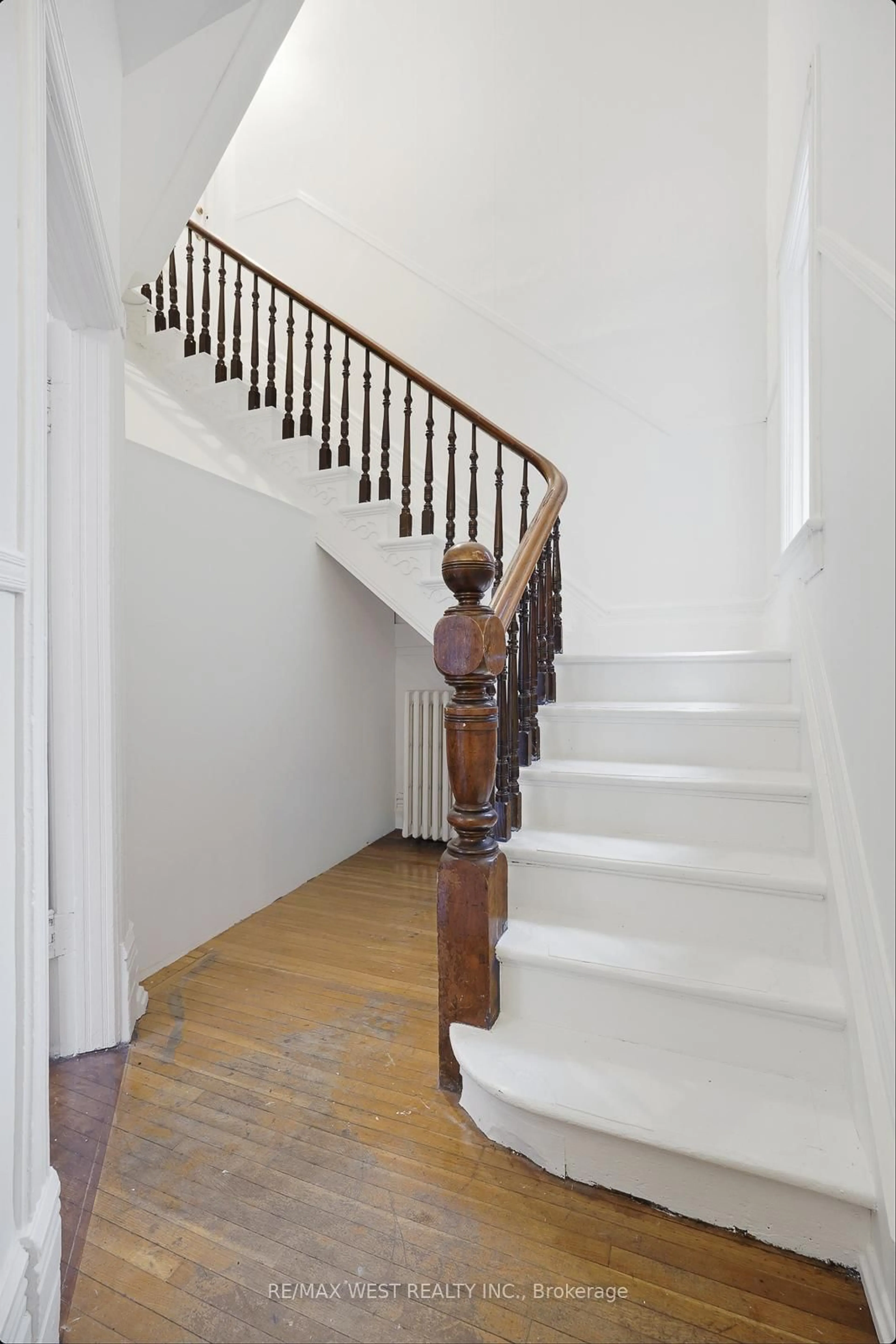 Stairs for 40 River St, Toronto Ontario M5A 3N9