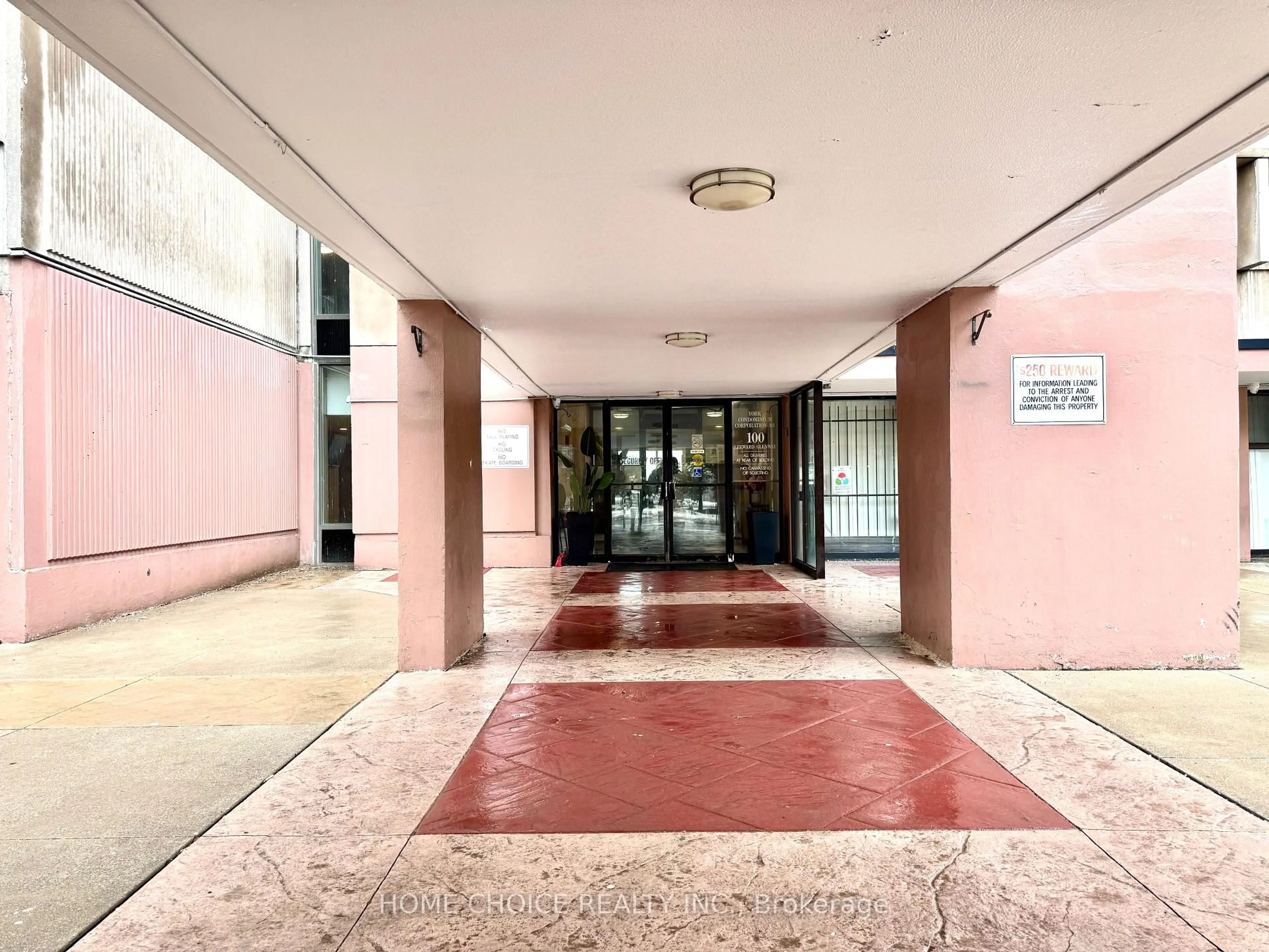 Indoor foyer for 100 Leeward Glwy #404, Toronto Ontario M3C 2Z1