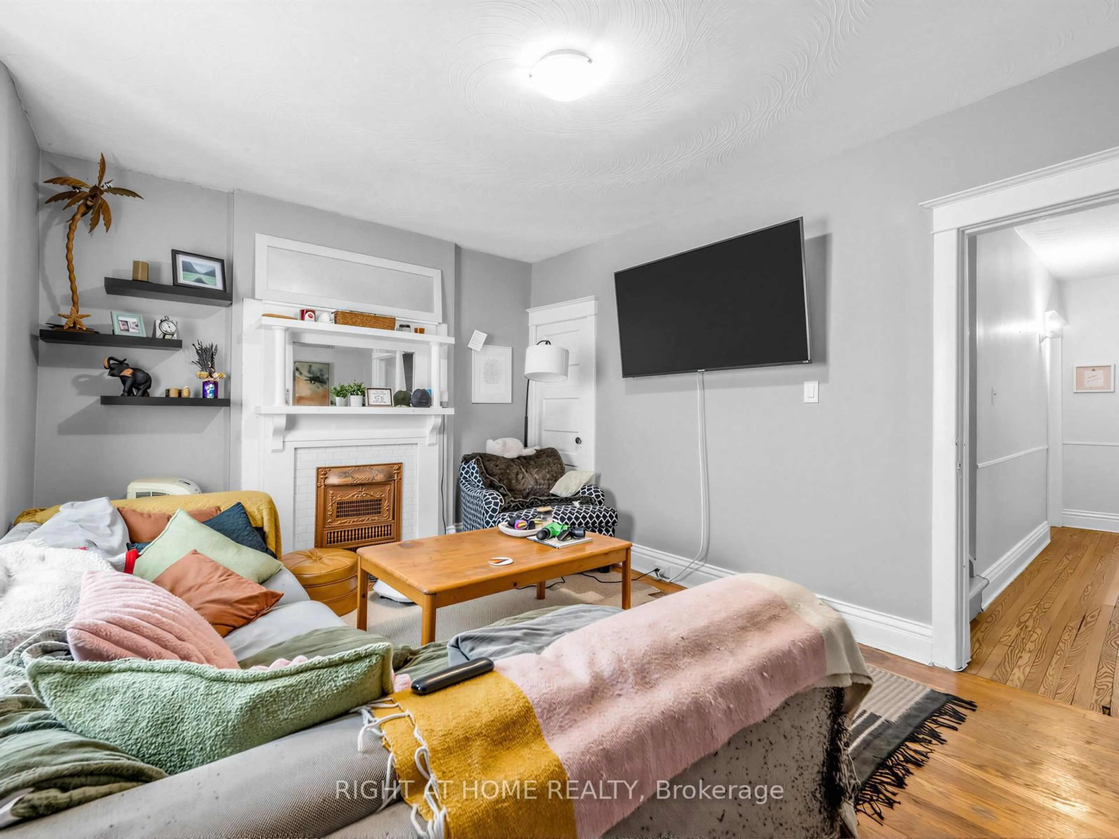 Living room with furniture, unknown for 542 Crawford St, Toronto Ontario M6G 3J8