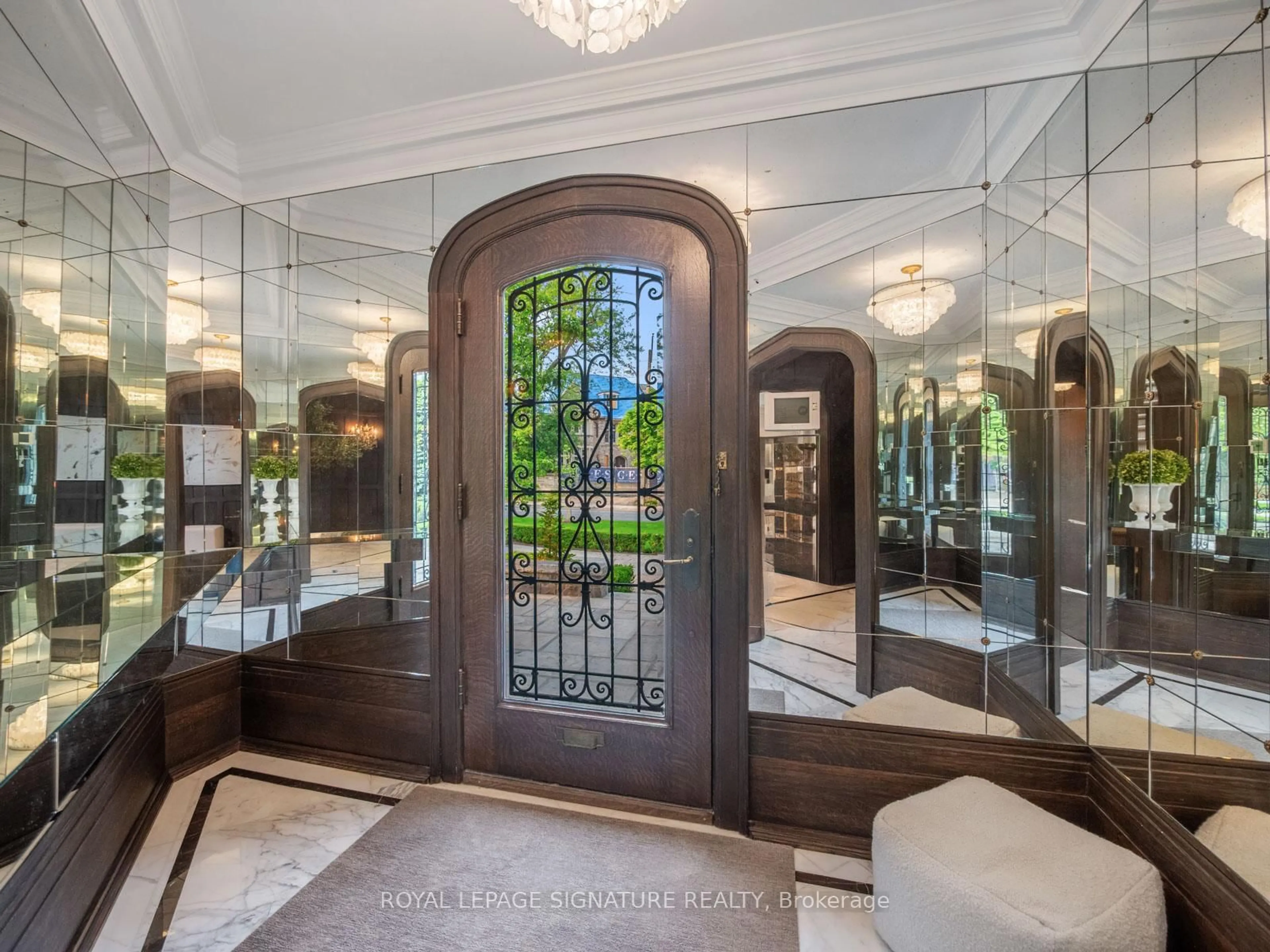 Indoor entryway for 64 Old Forest Hill Rd, Toronto Ontario M5P 2R2