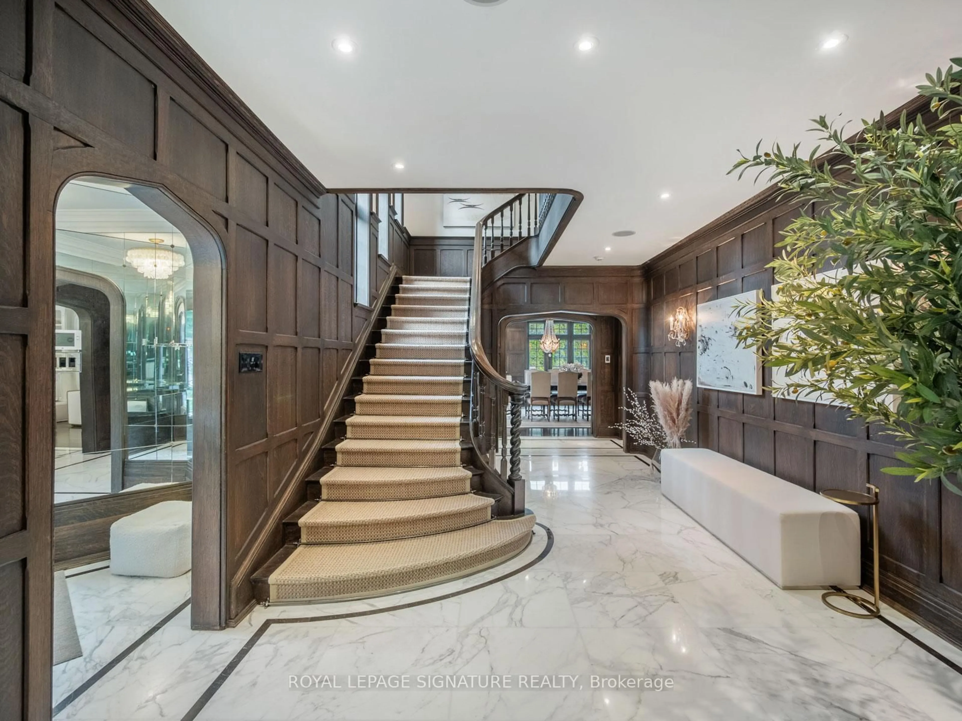 Indoor foyer for 64 Old Forest Hill Rd, Toronto Ontario M5P 2R2