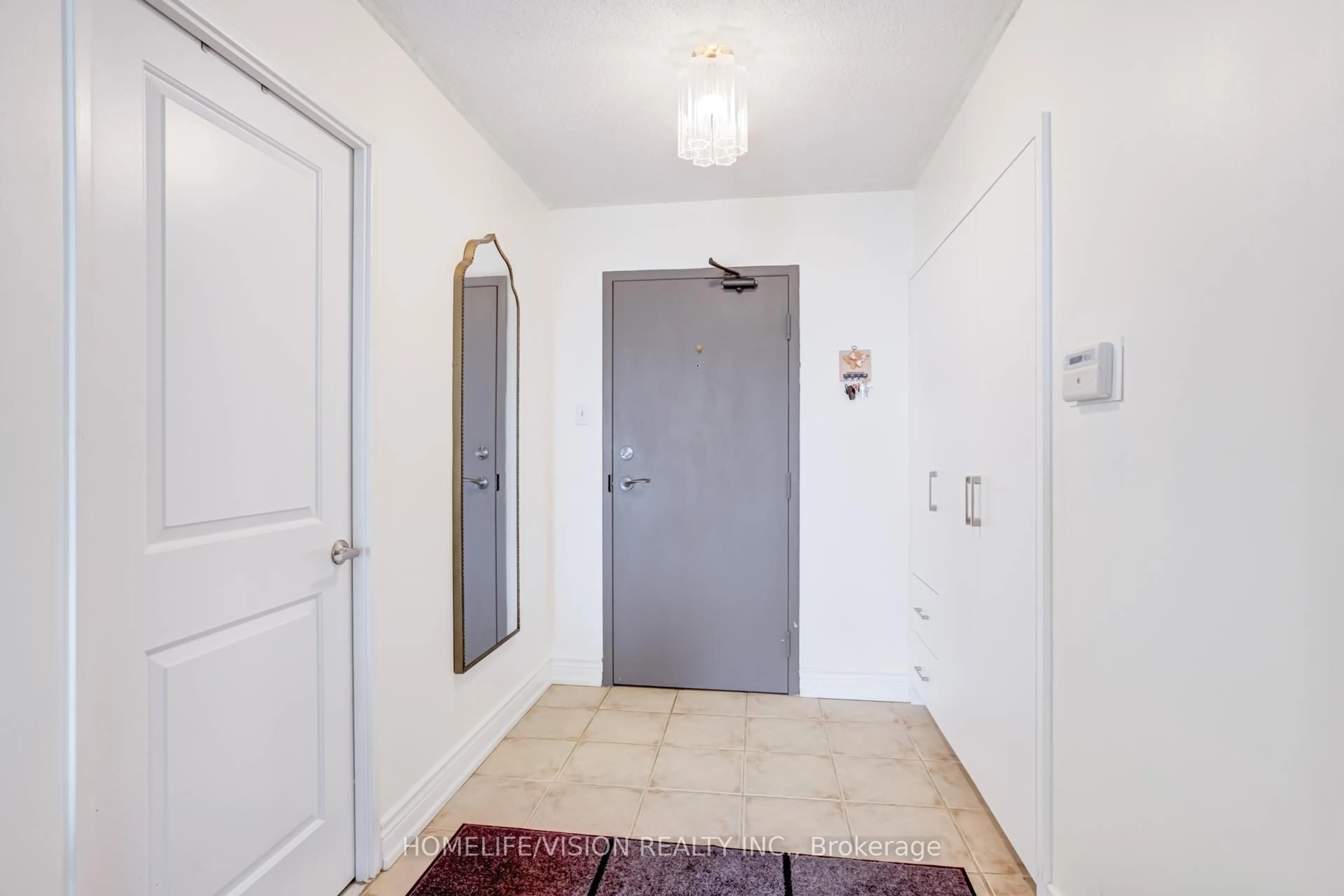Indoor entryway for 5460 Yonge St #501, Toronto Ontario M2N 6K7