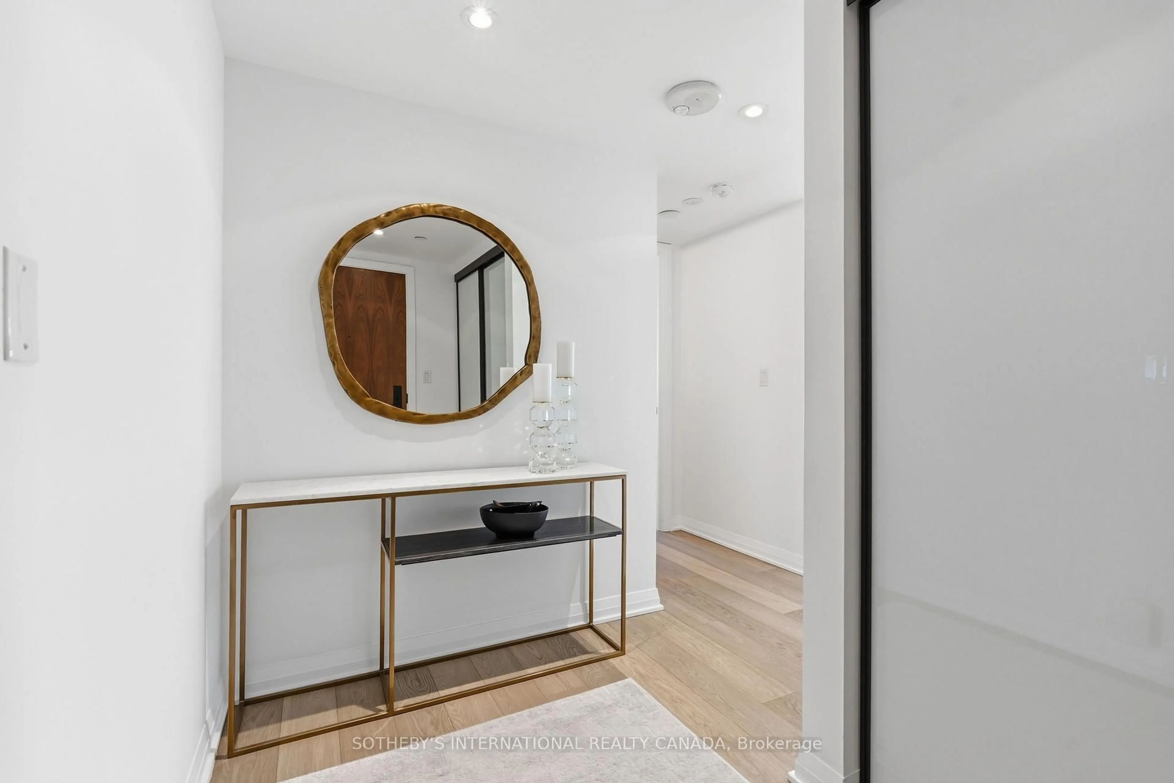 Indoor entryway for 99 Foxbar Rd #2210, Toronto Ontario M4V 2G5