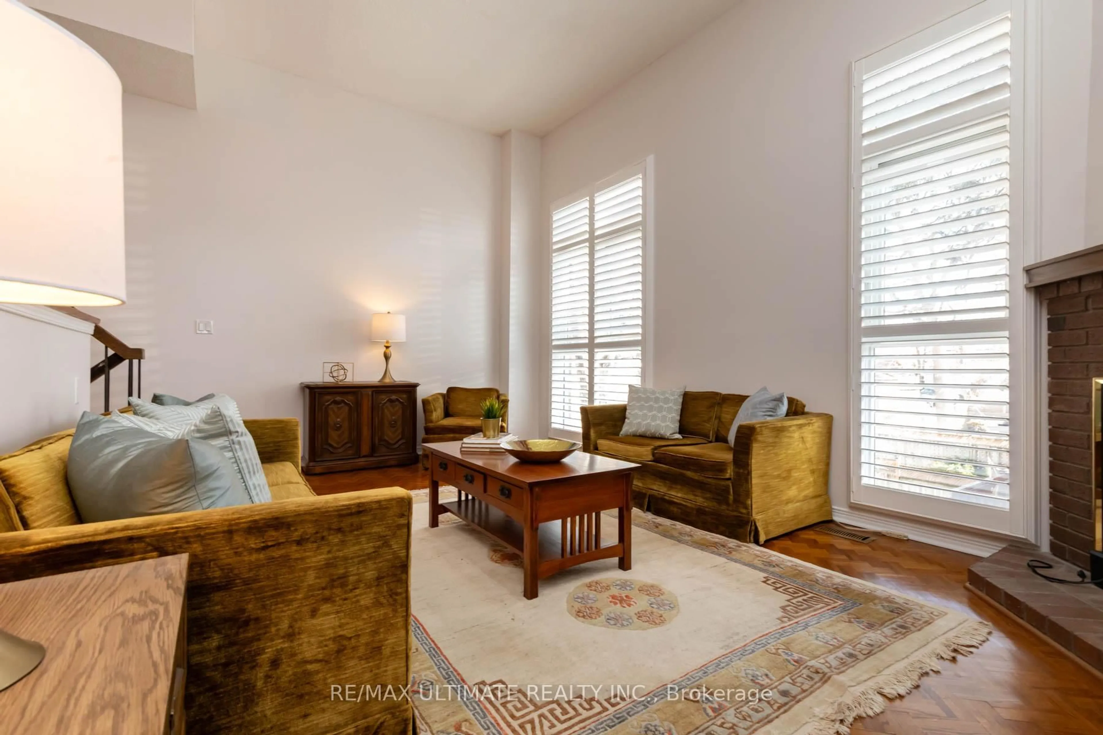 Living room with furniture, unknown for 7 Sylvan Valleyway, Toronto Ontario M5M 4M4