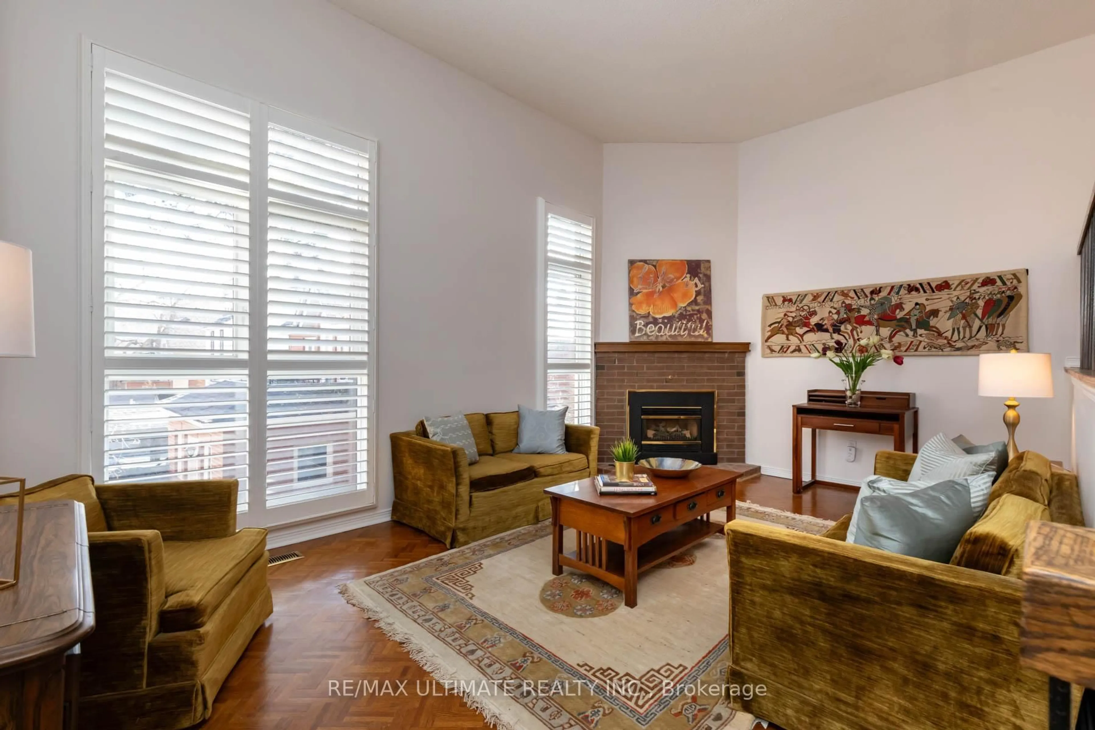 Living room with furniture, wood/laminate floor for 7 Sylvan Valleyway, Toronto Ontario M5M 4M4