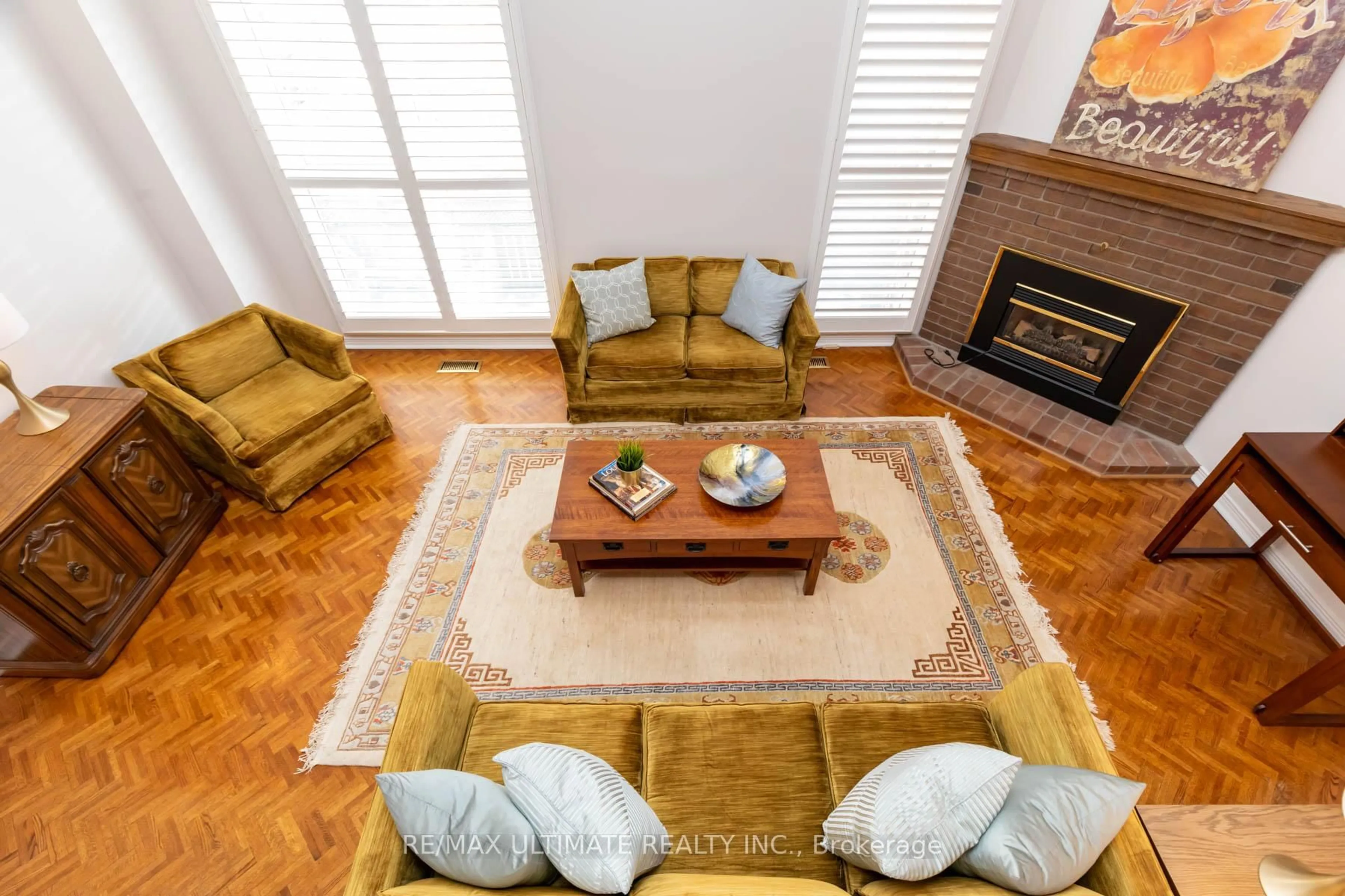 Living room with furniture, unknown for 7 Sylvan Valleyway, Toronto Ontario M5M 4M4