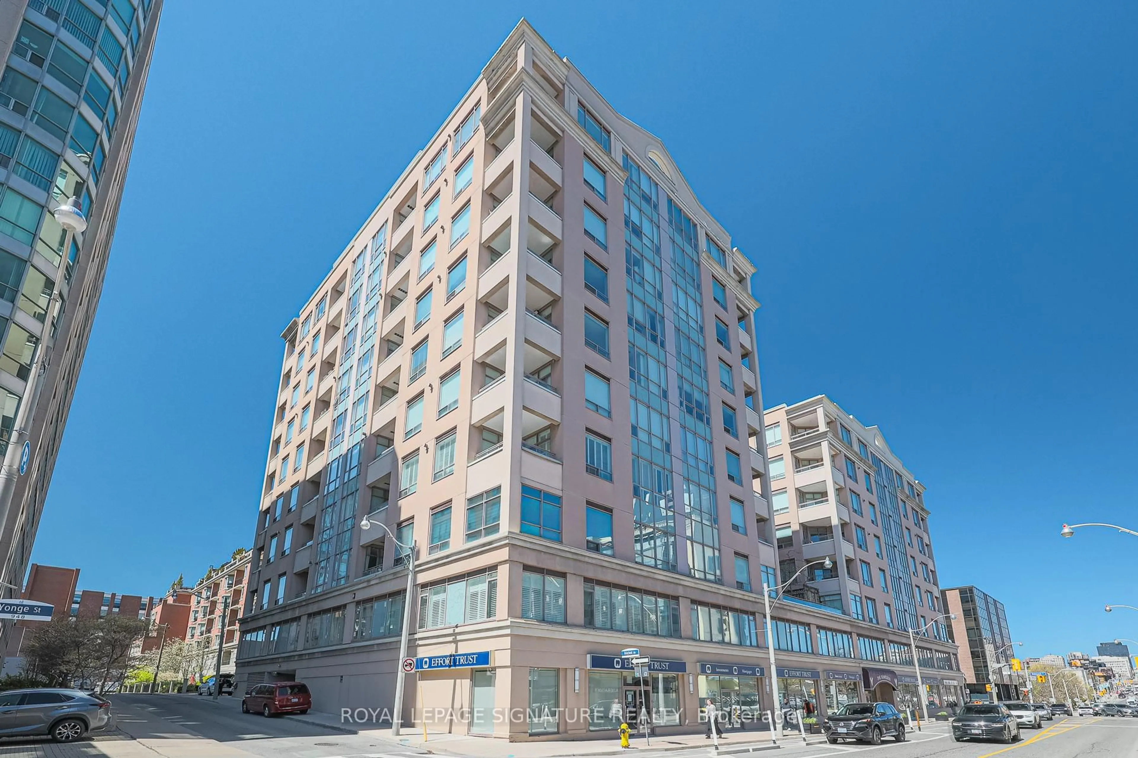 Patio, building for 980 Yonge St #804, Toronto Ontario M4W 3V8