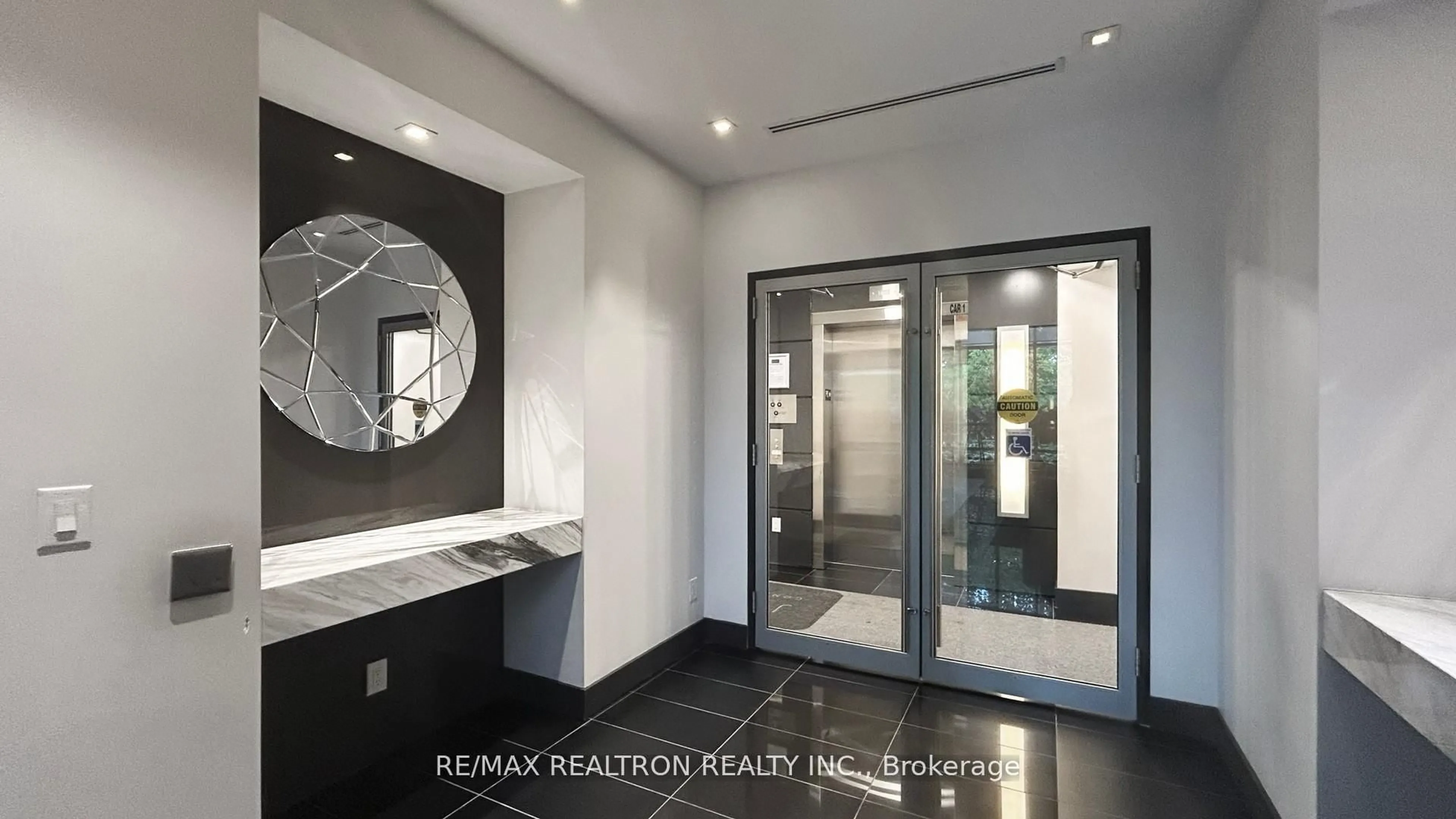 Indoor entryway for 399 Spring Garden Ave #301, Toronto Ontario M2N 3H6