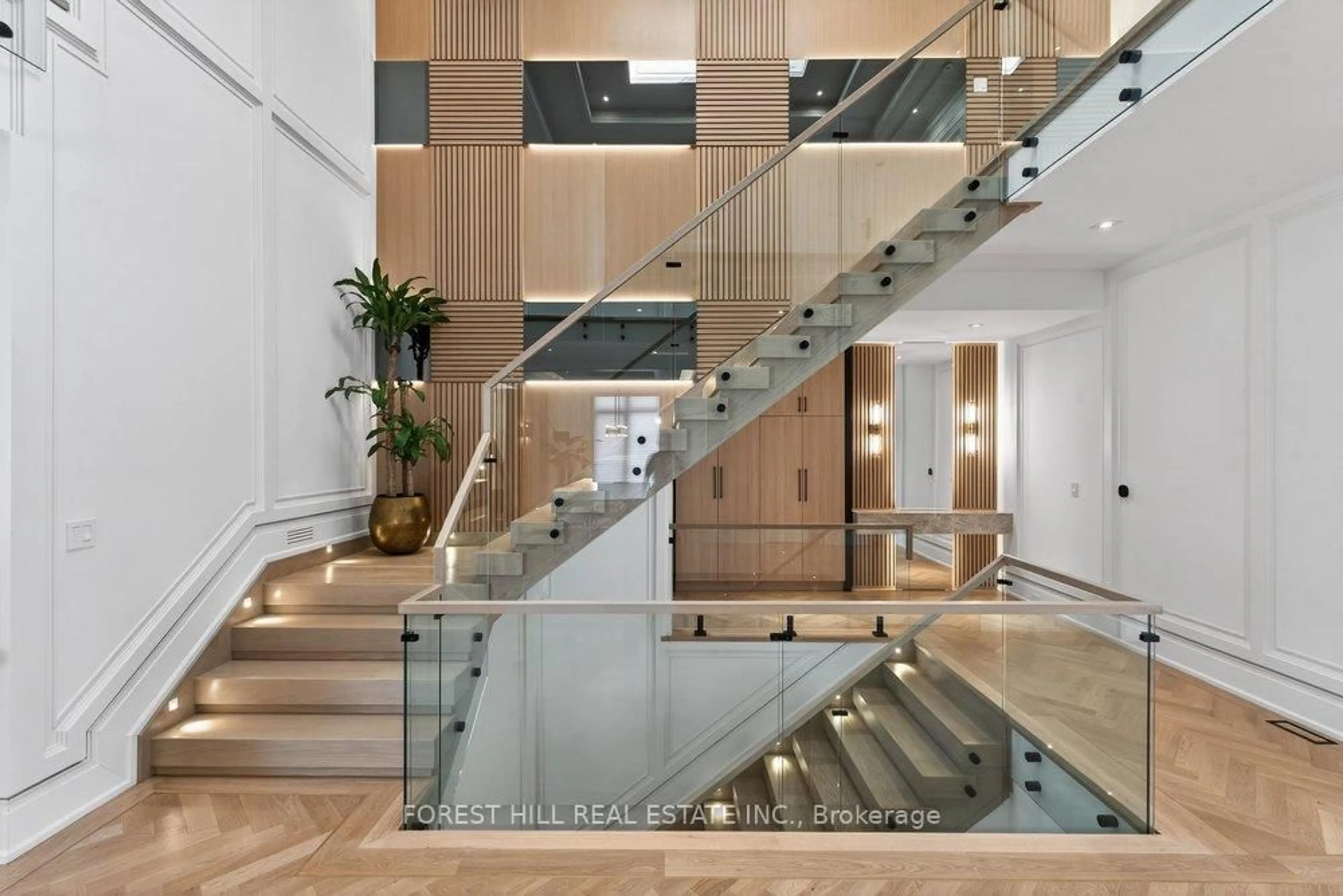 Indoor foyer for 188 Burbank Dr, Toronto Ontario M2K 1P4