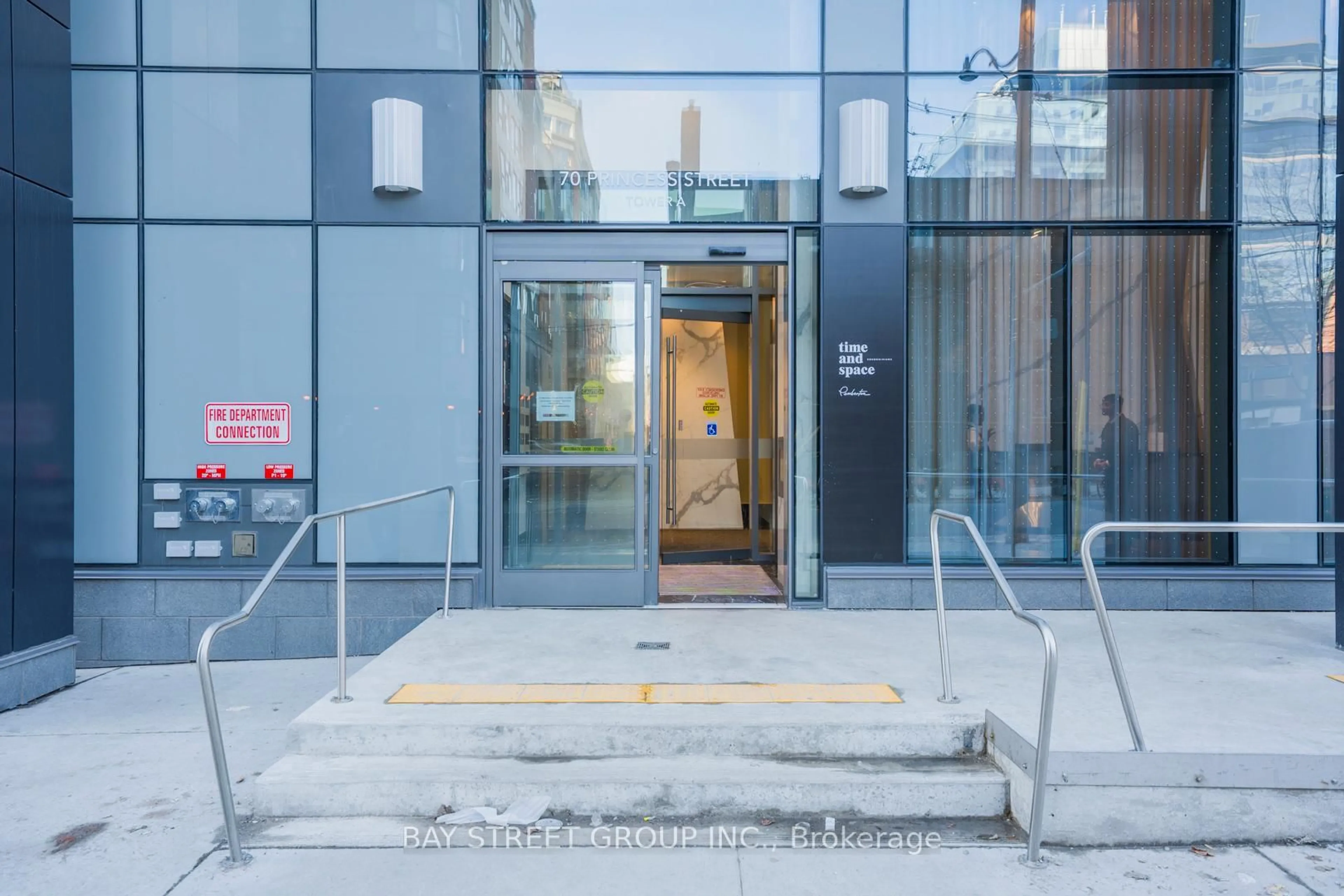 Indoor foyer for 70 Princess St #1227E, Toronto Ontario M5A 0X6