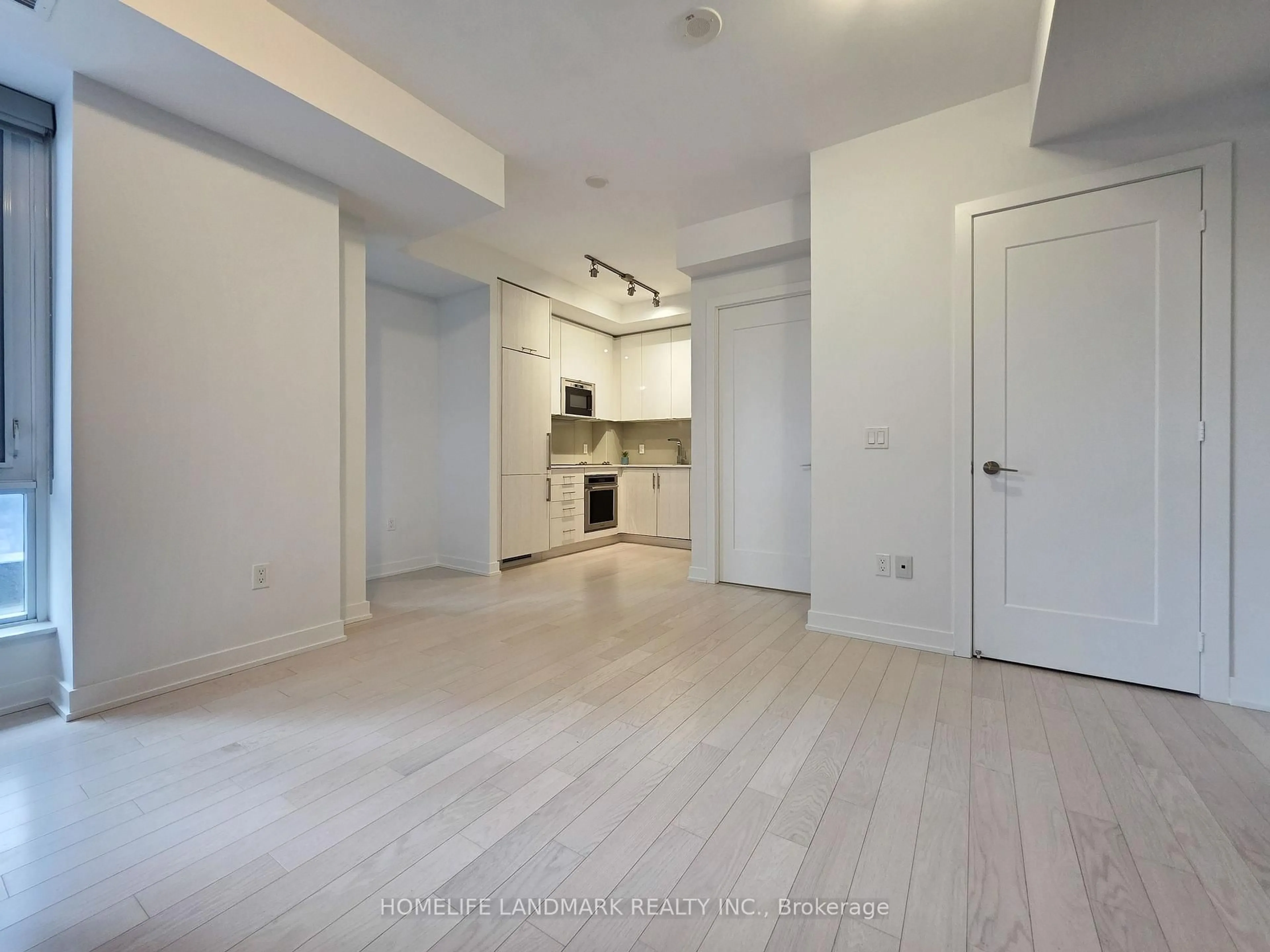 A pic of a room for 330 Richmond St #605, Toronto Ontario M5V 0M4