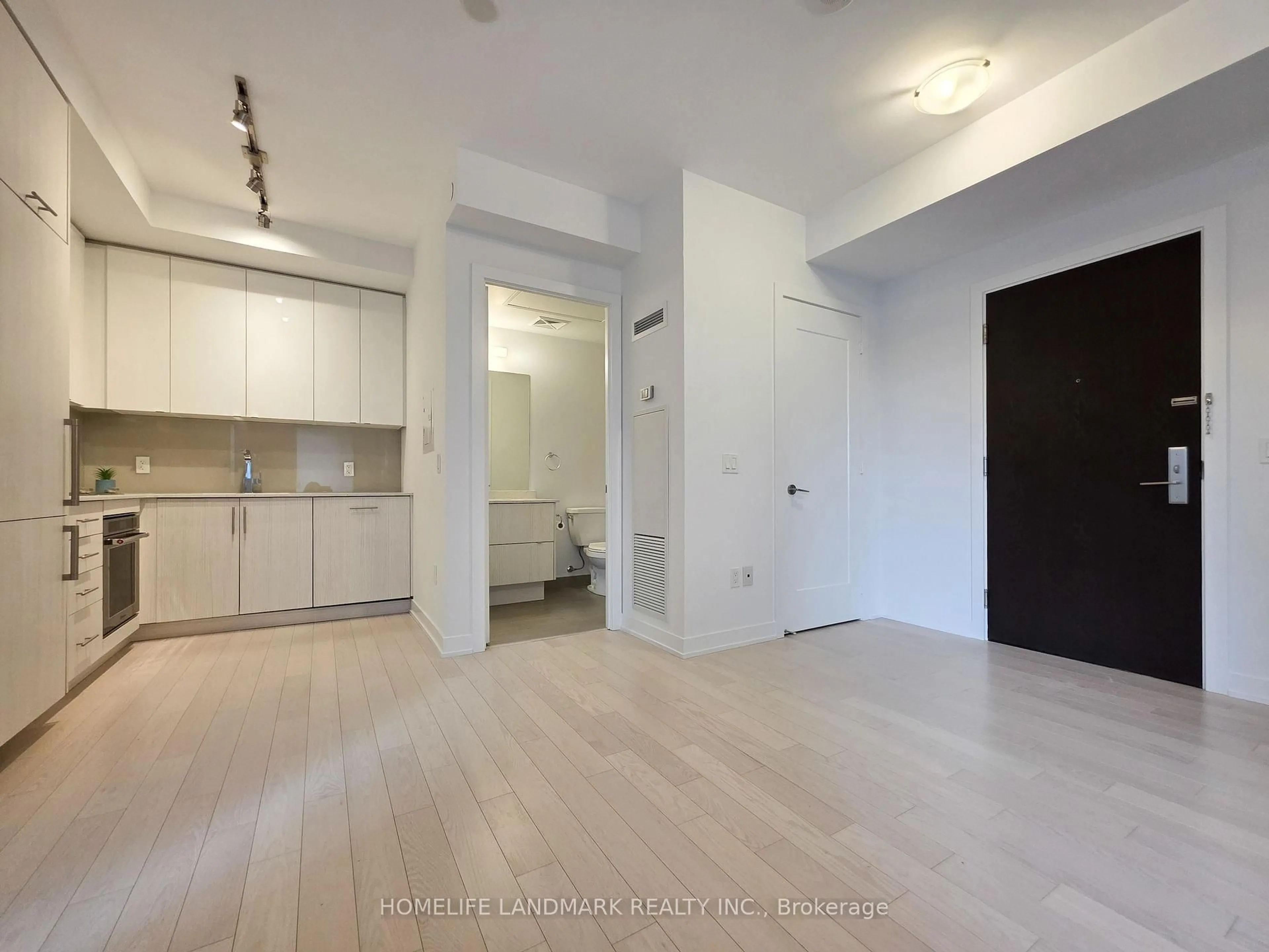 A pic of a room for 330 Richmond St #605, Toronto Ontario M5V 0M4