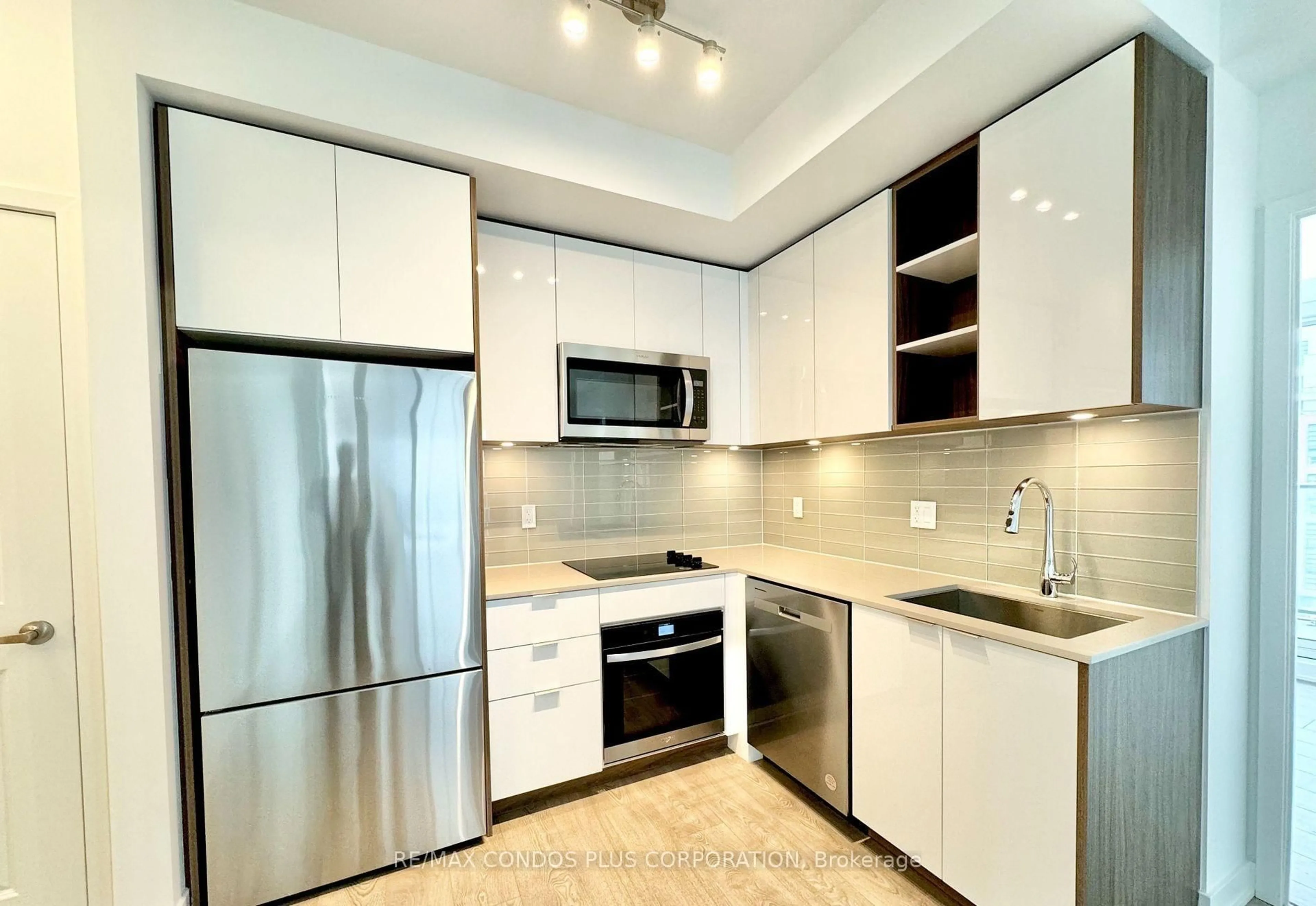Standard kitchen, ceramic/tile floor for 543 Richmond St #1123, Toronto Ontario M5V 0W9