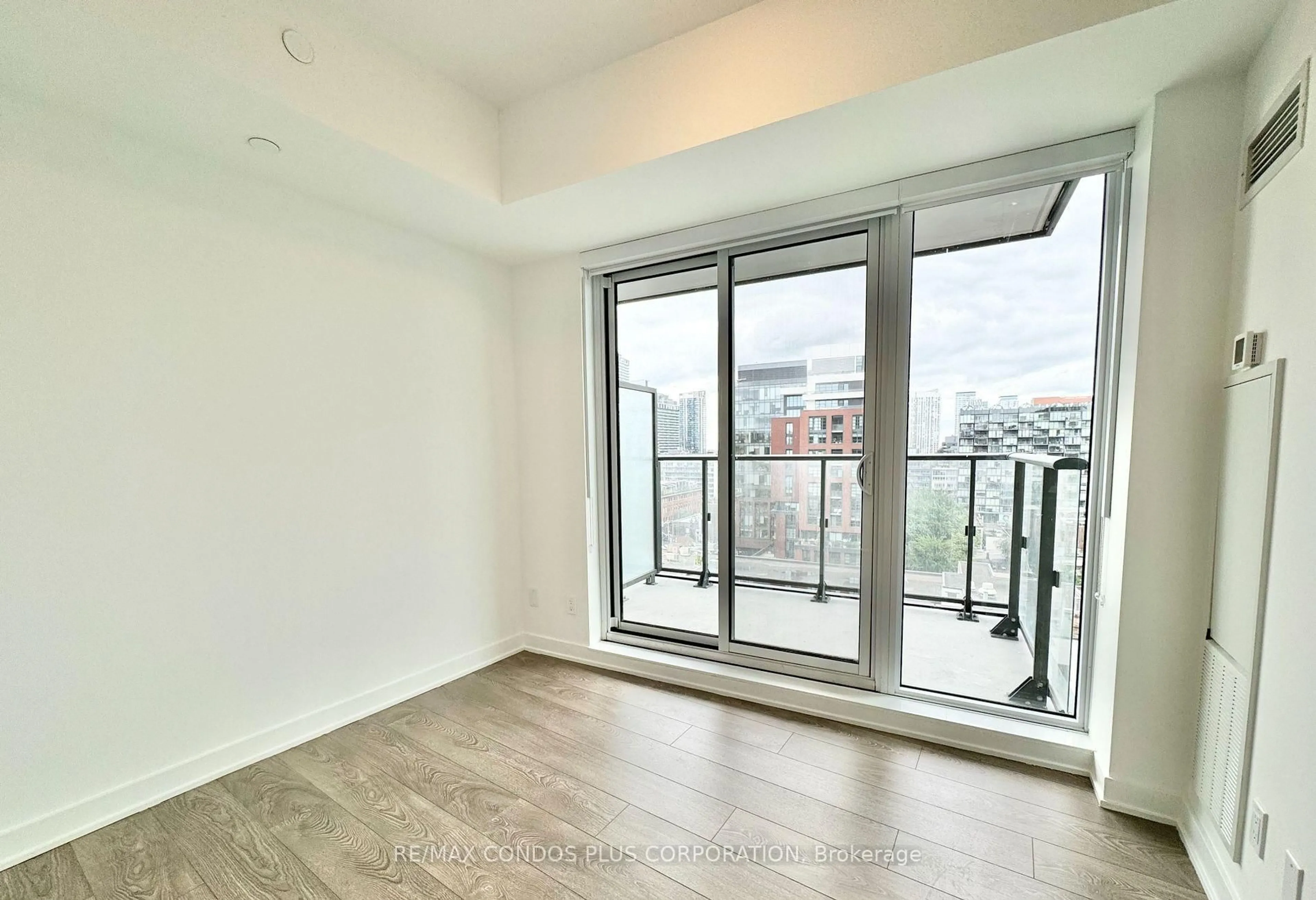A pic of a room for 543 Richmond St #1123, Toronto Ontario M5V 0W9