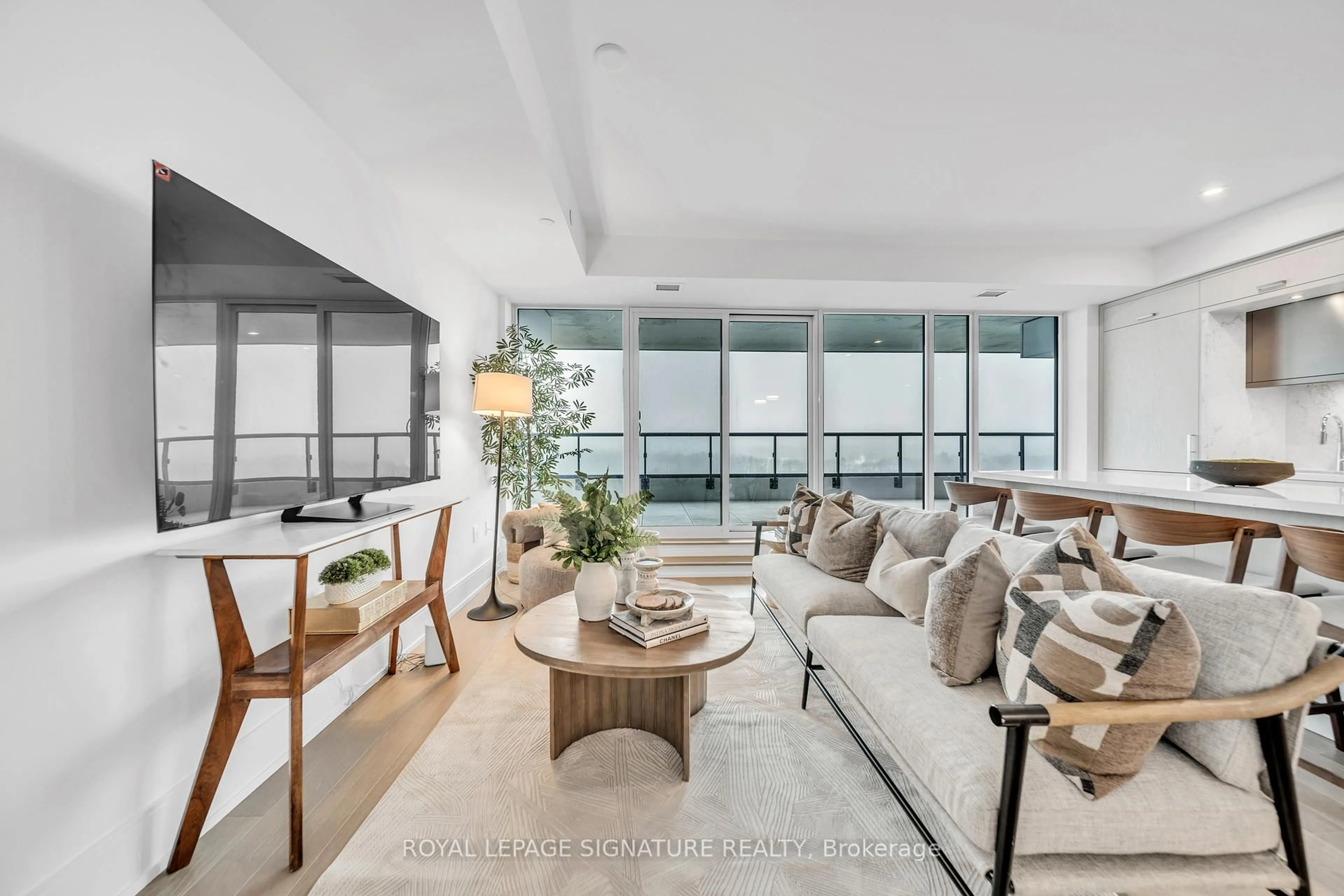 Living room with furniture, unknown for 10 Inn On The Park Dr #1201, Toronto Ontario M3C 0P9