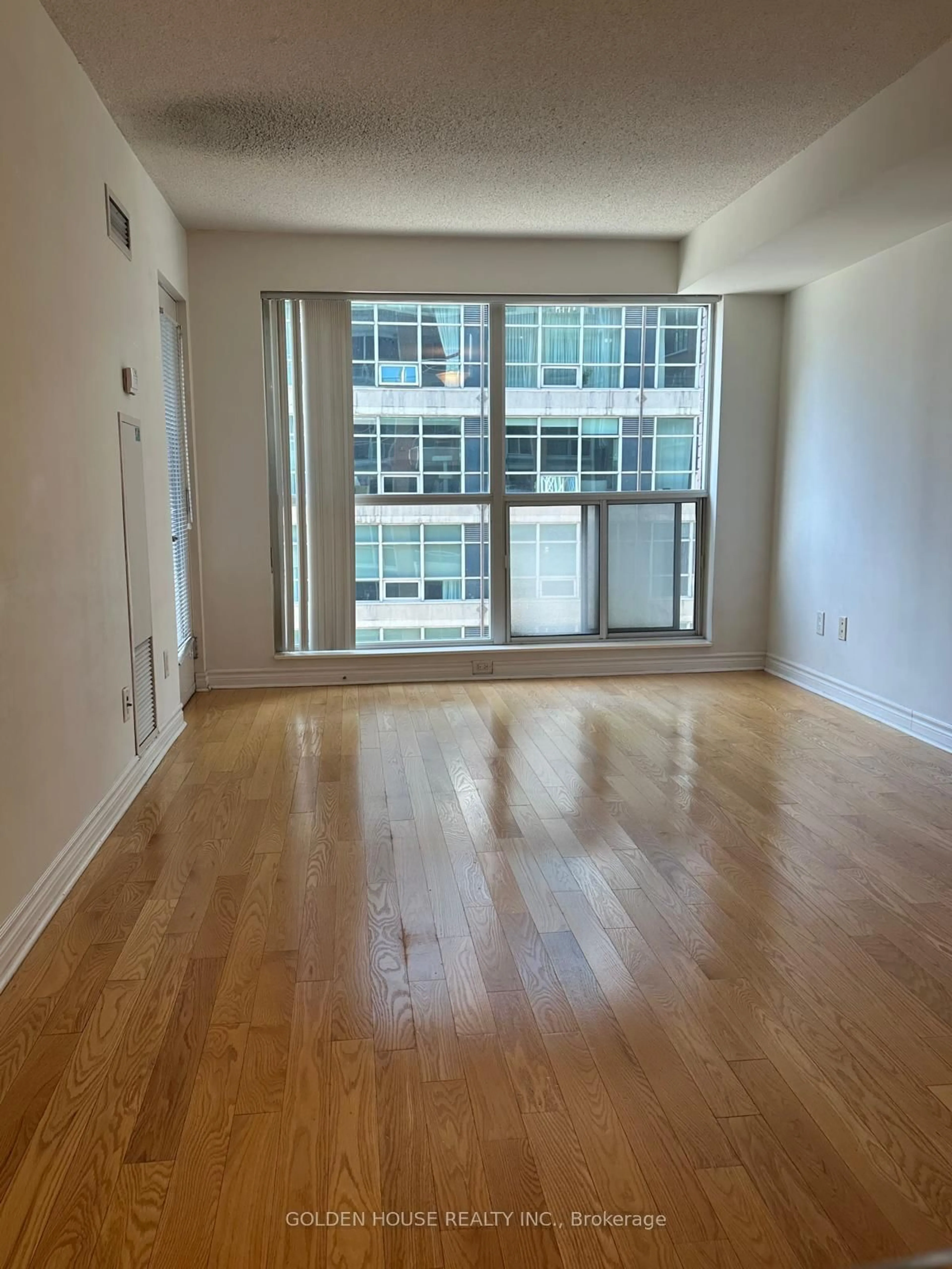 A pic of a room for 270 Wellington St #618, Toronto Ontario M5V 3P5
