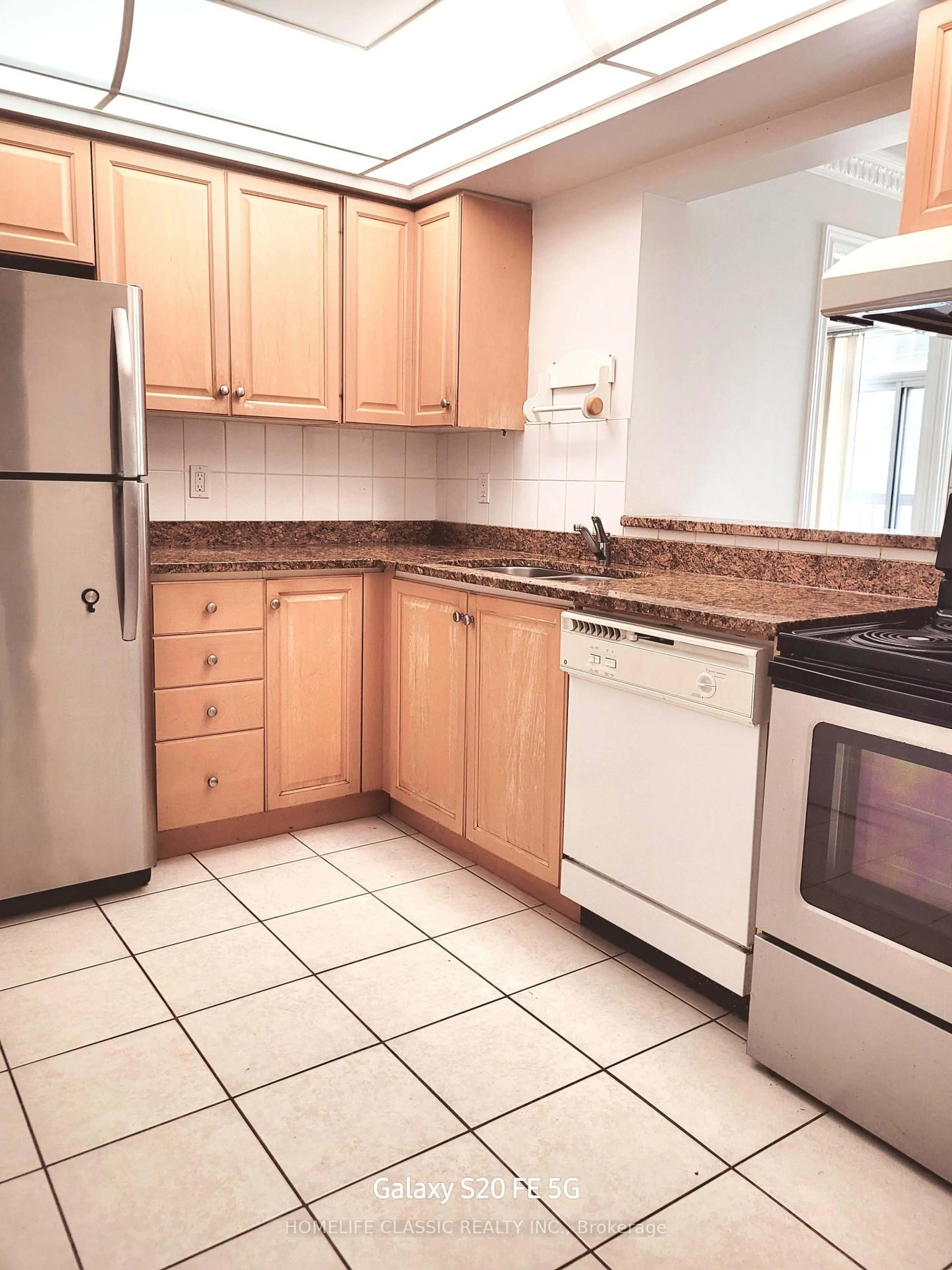 Standard kitchen, ceramic/tile floor for 5418 Yonge St #616, Toronto Ontario M2N 6X4