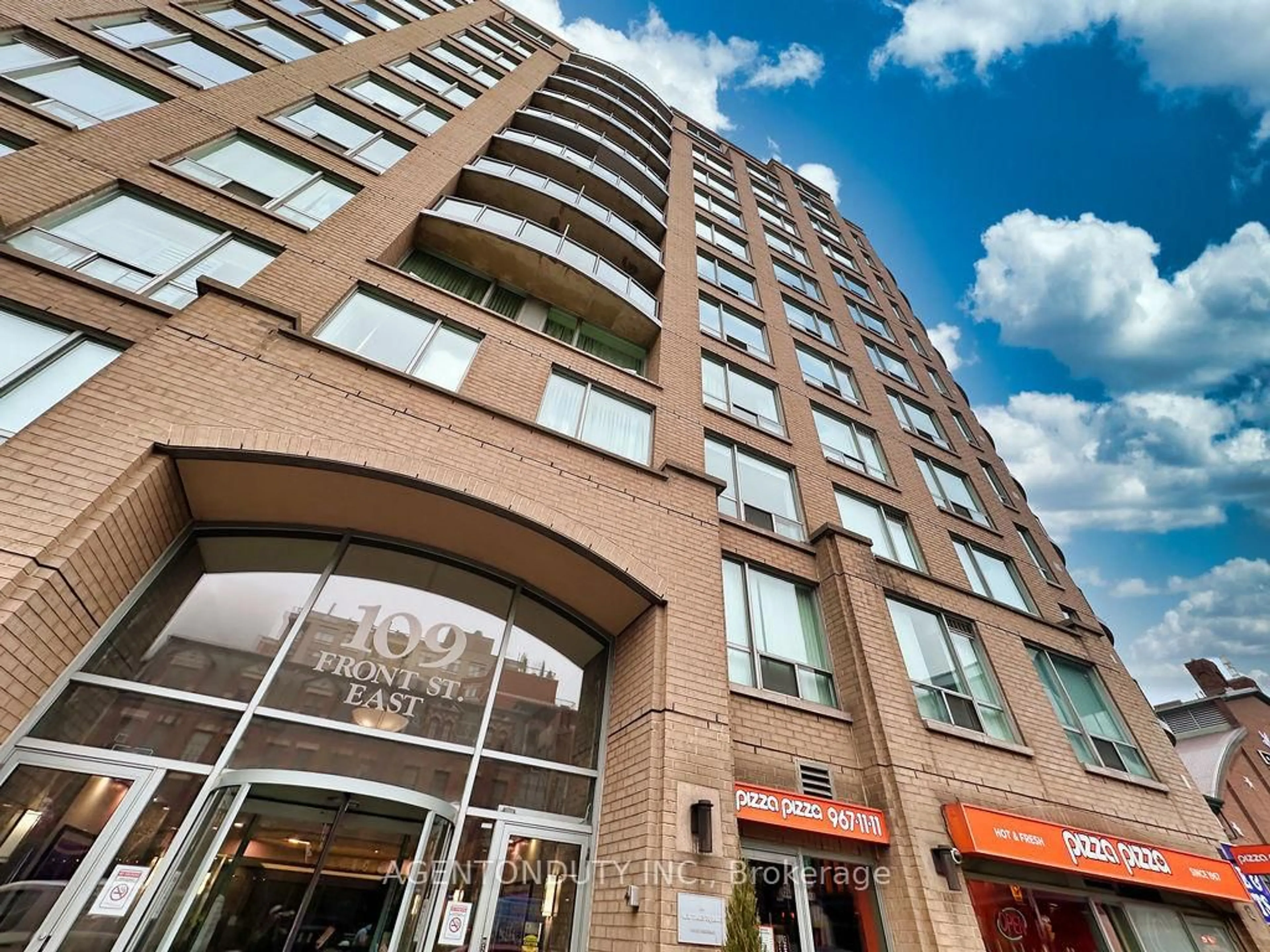 Indoor foyer for 109 Front St #626, Toronto Ontario M5A 4P7