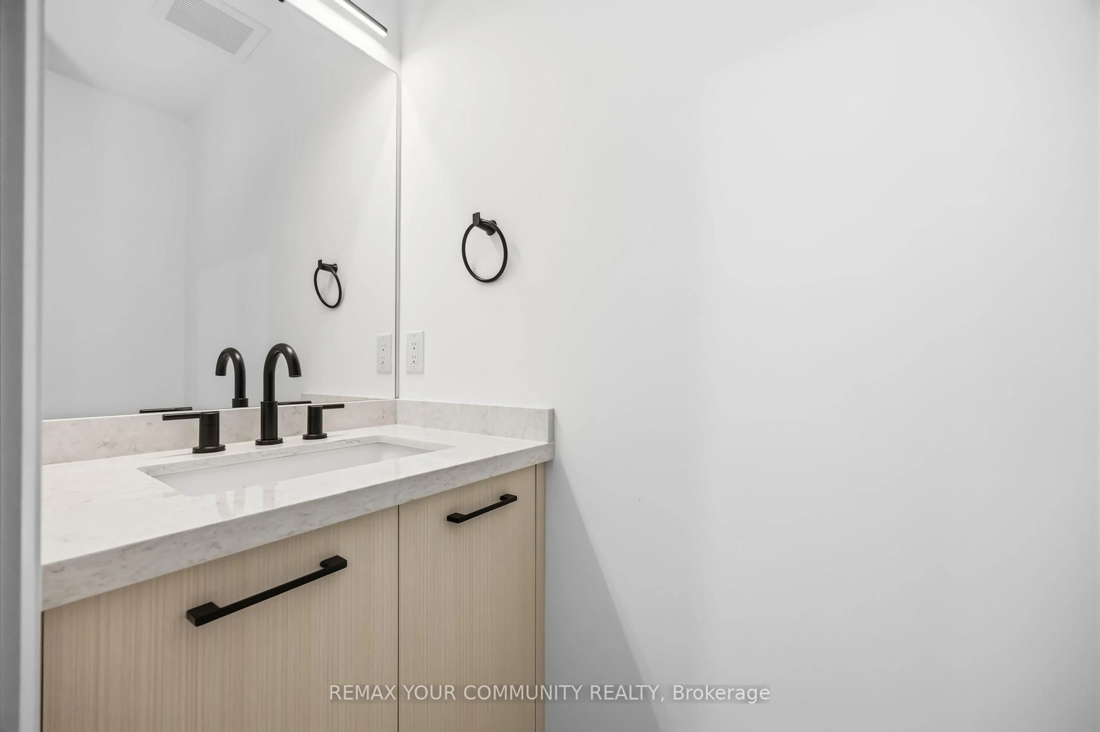 Standard bathroom, ceramic/tile floor for 55 Cocksfield Ave, Toronto Ontario M3H 3S7