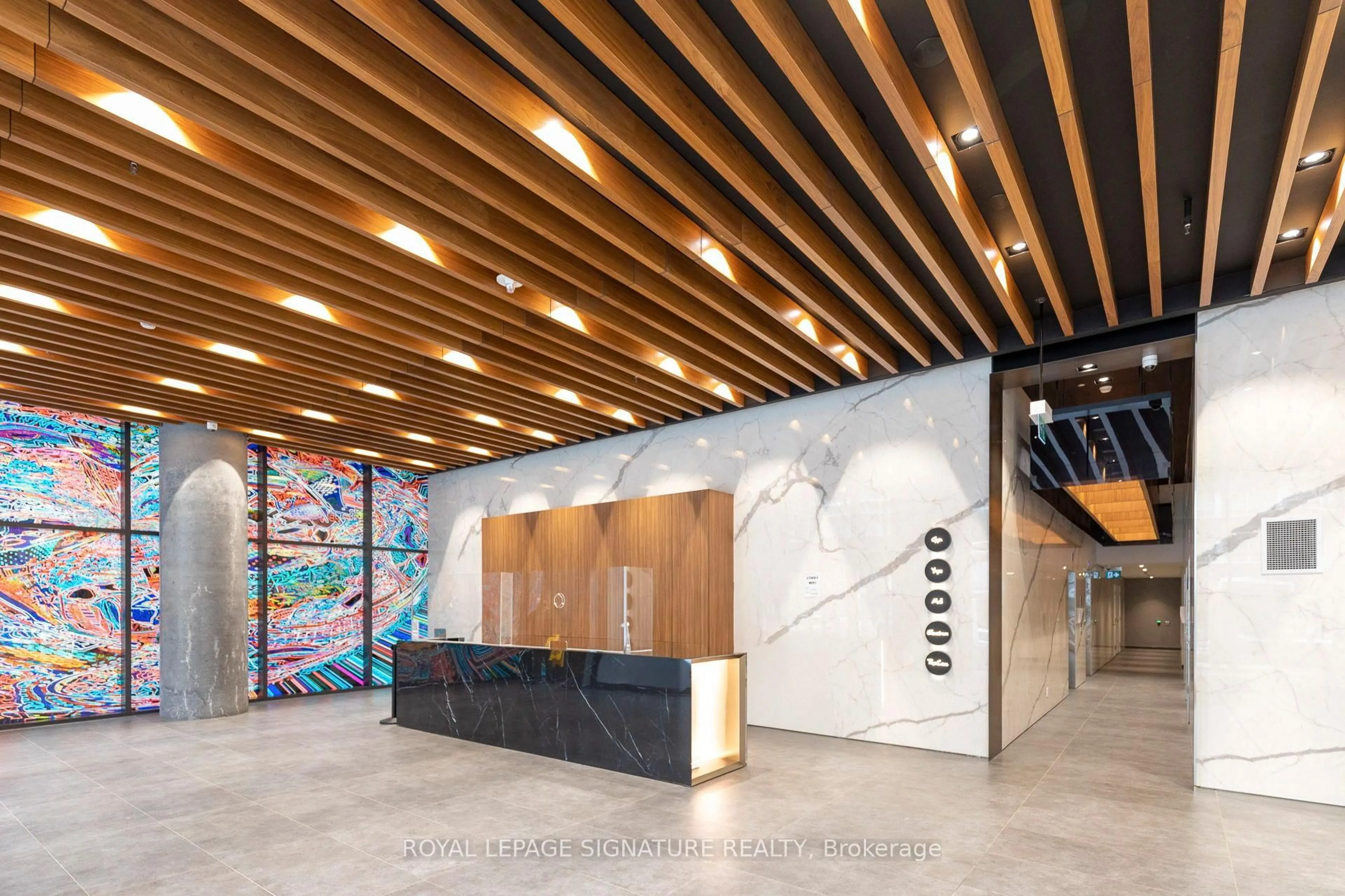 Indoor foyer for 161 Roehampton Ave #306, Toronto Ontario M4P 1P9